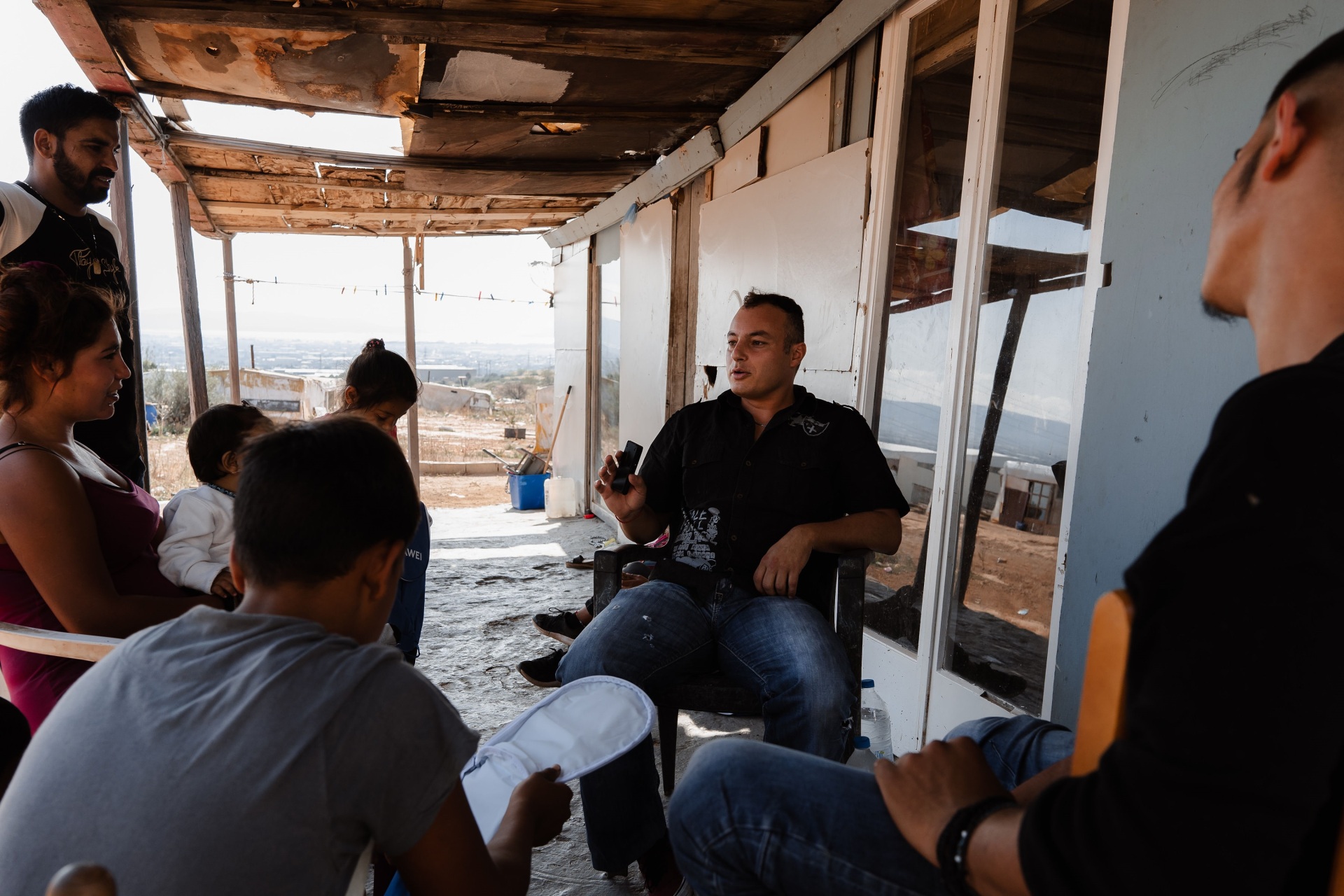 Φωτορεπορτάζ από τον καταυλισμό Σοφό στον Ασπρόπυργο - Η καθημερινότητα των τσιγγάνων και οι συνθήκες διαβίωσης