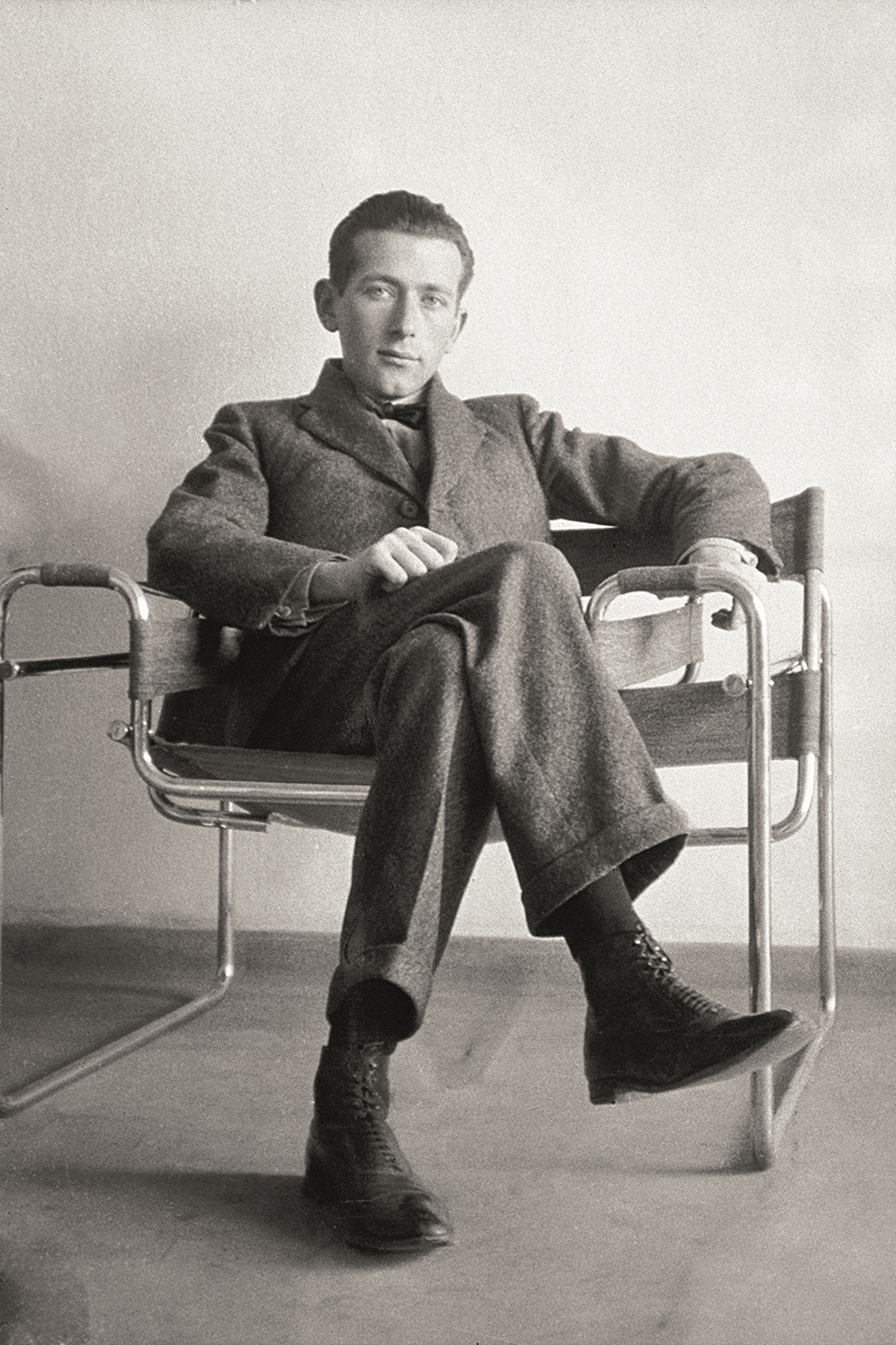 O Marcel Breuer, σχεδιαστής της καρέκλας Wassily 