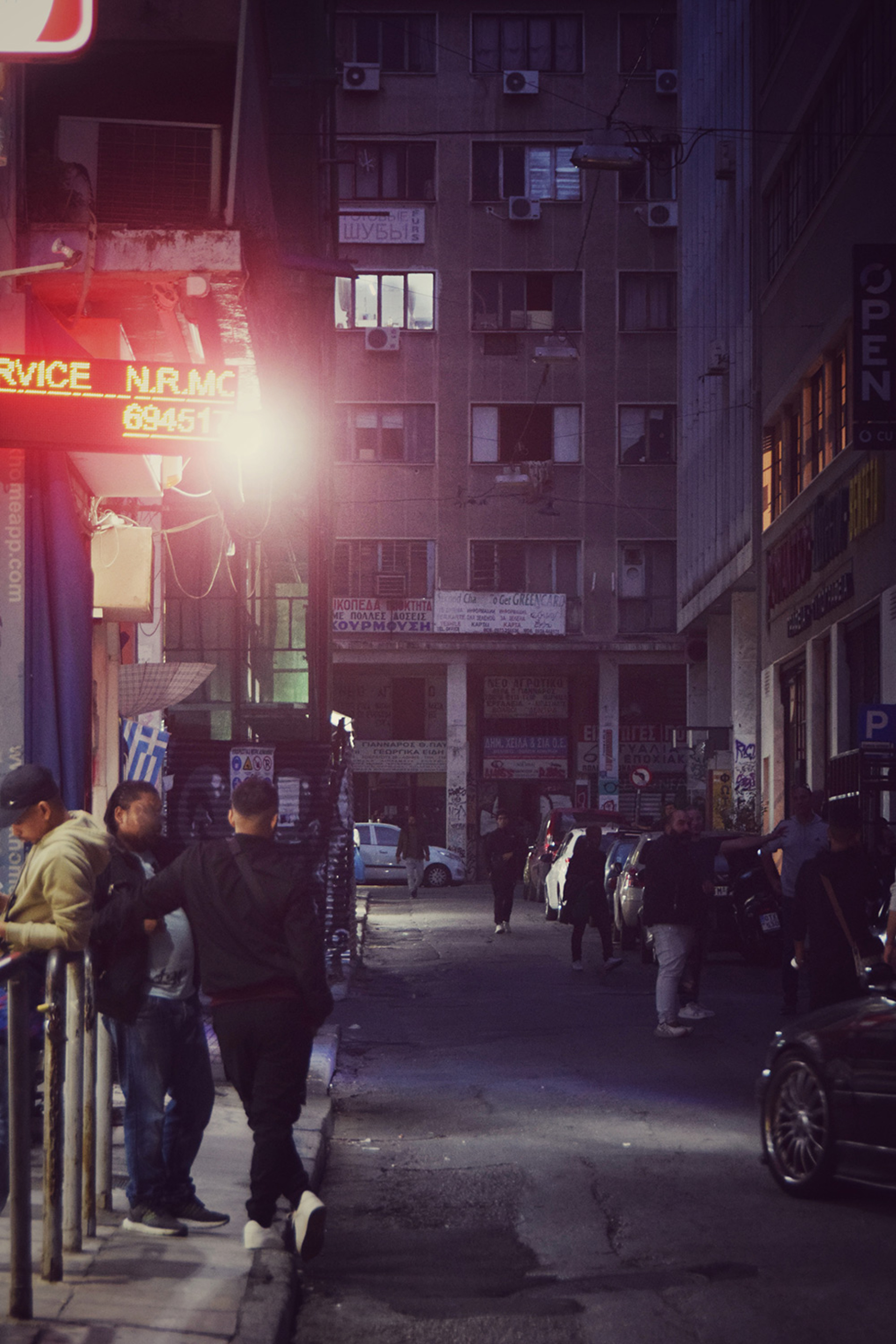 Βόλτα στην underground Ομόνοια μέσα από τα κλικς του Γιάννη Καλύβα