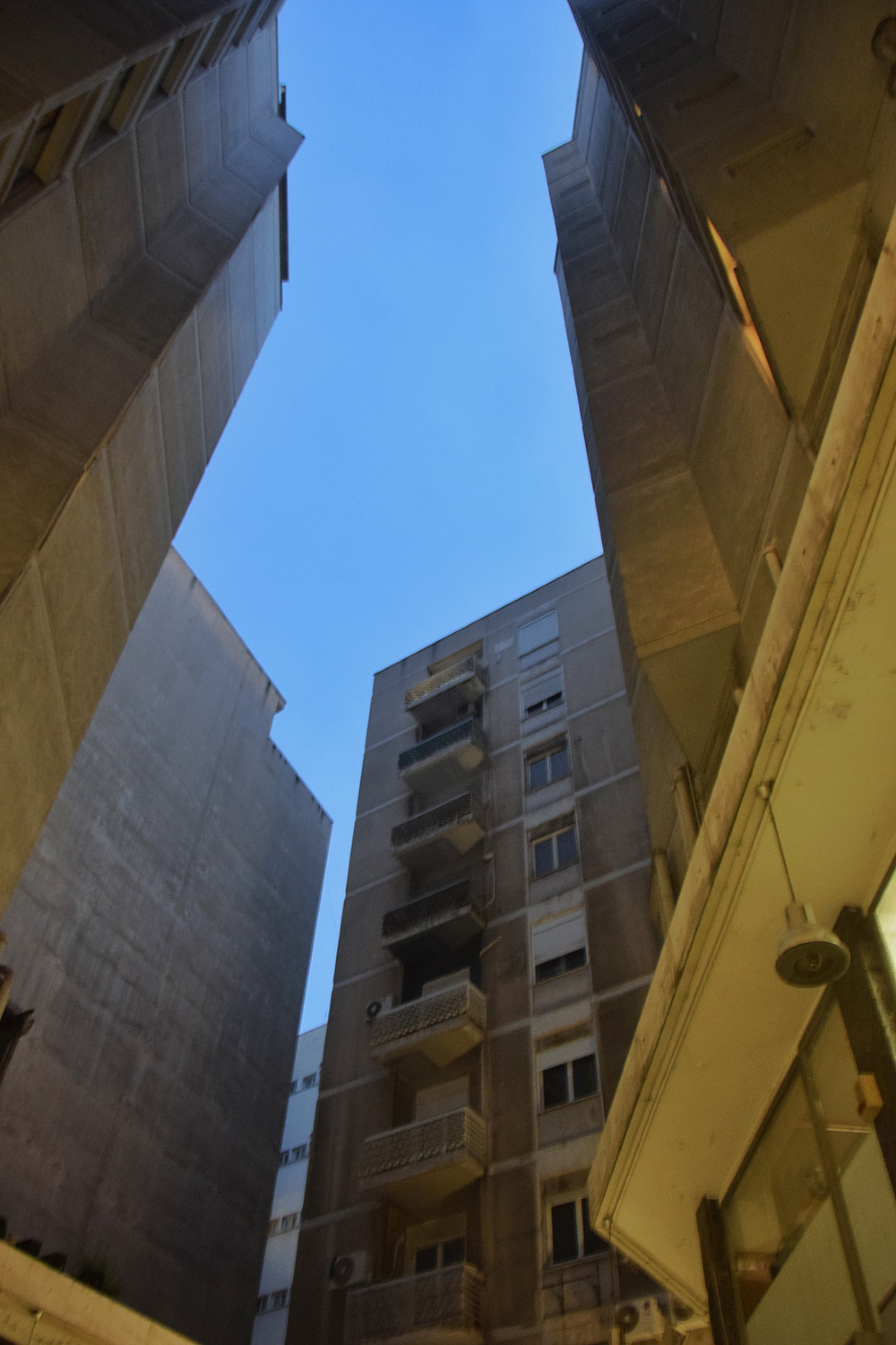 Βόλτα στην underground Ομόνοια μέσα από τα κλικς του Γιάννη Καλύβα