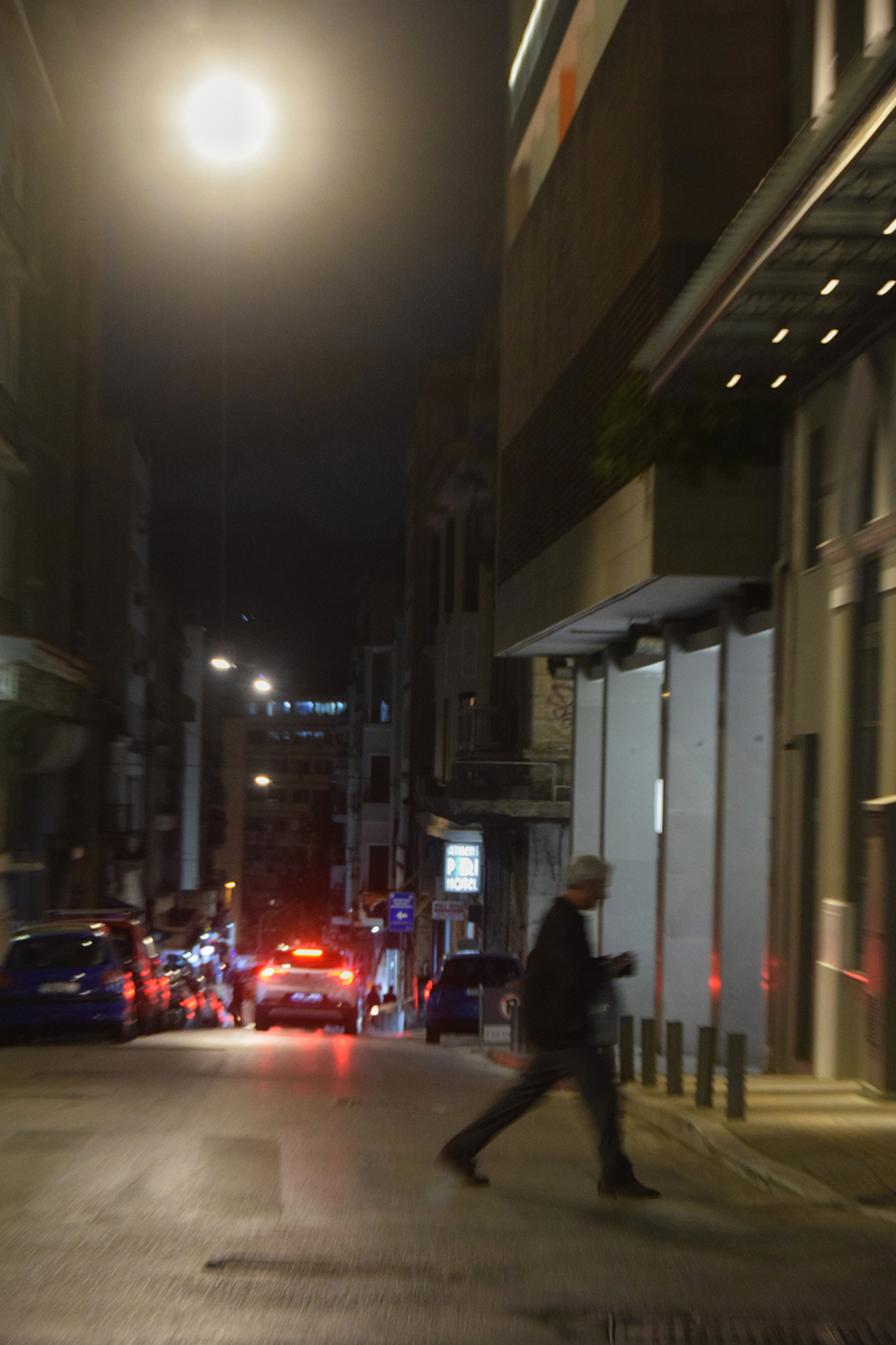 Βόλτα στην underground Ομόνοια μέσα από τα κλικς του Γιάννη Καλύβα