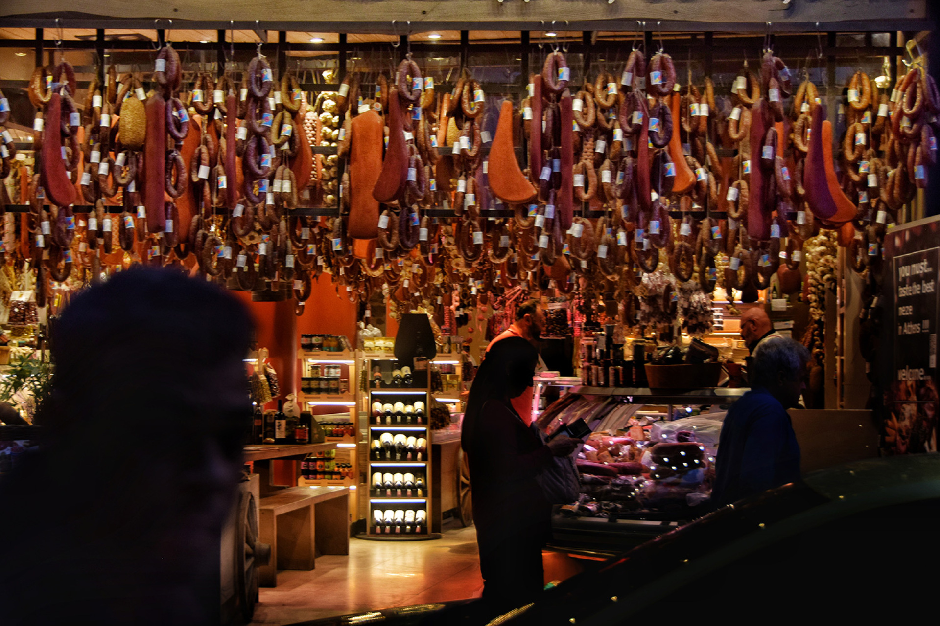 Βόλτα στην underground Ομόνοια μέσα από τα κλικς του Γιάννη Καλύβα