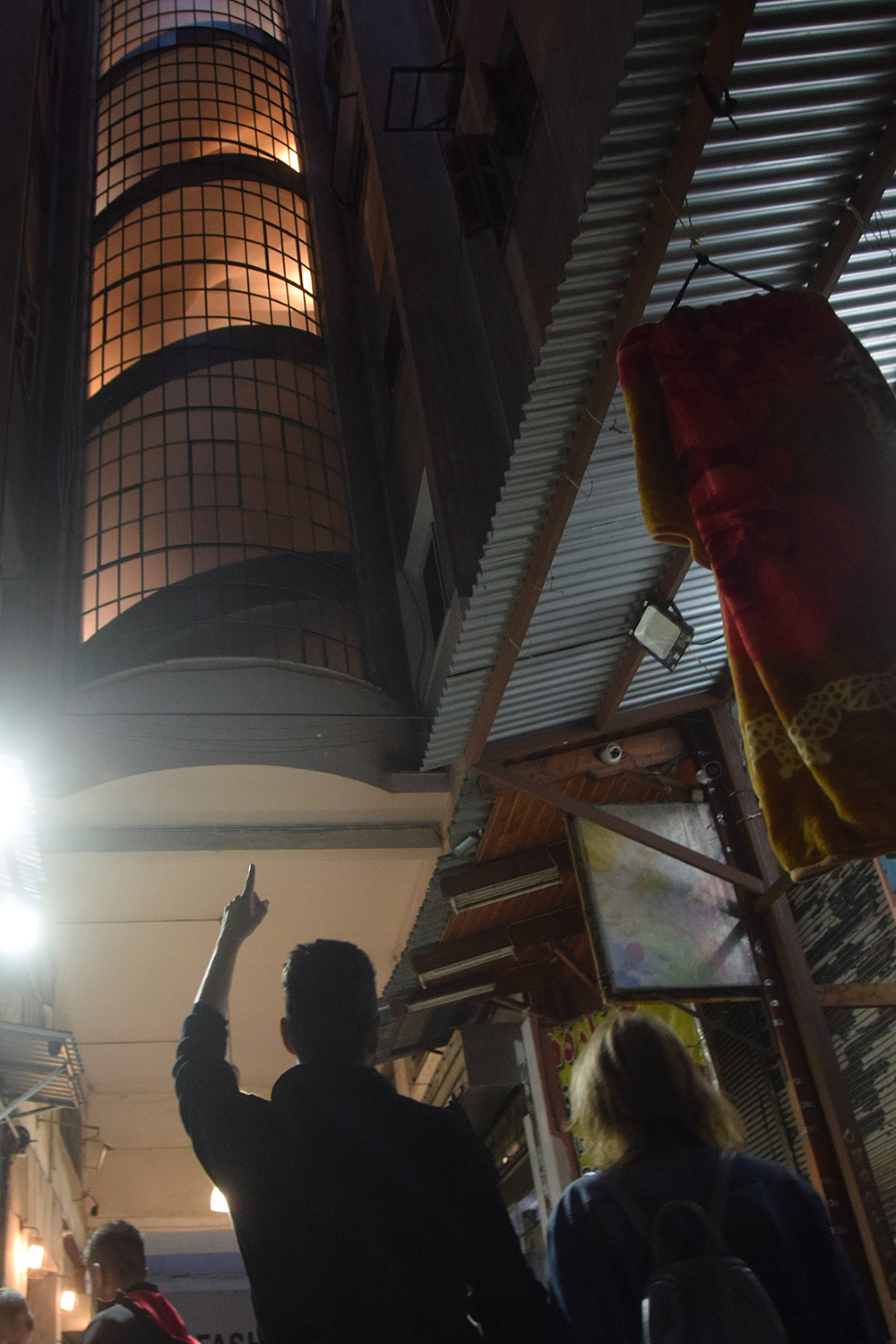 Βόλτα στην underground Ομόνοια μέσα από τα κλικς του Γιάννη Καλύβα