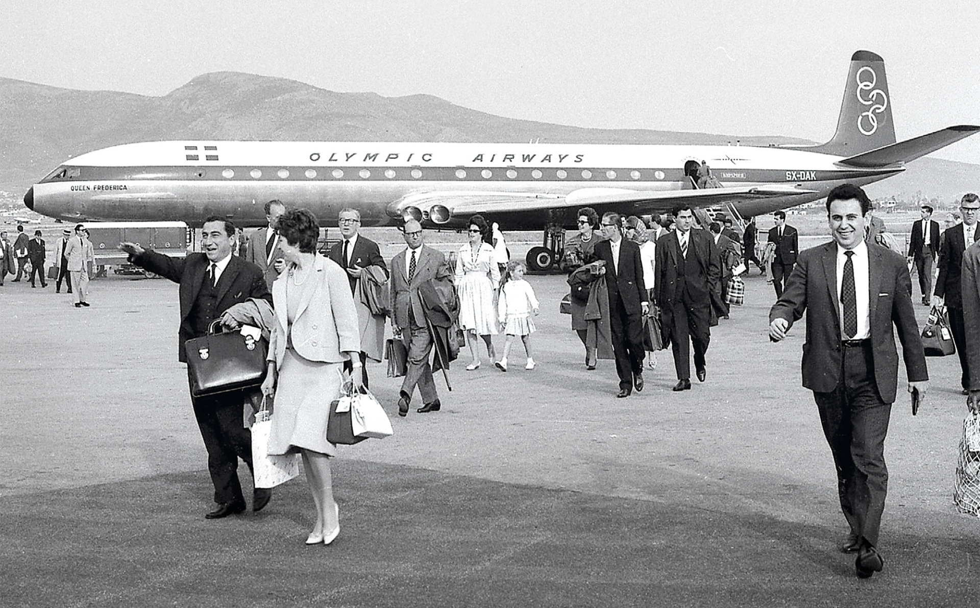 Comet 4B και άφιξη επιβατών στη Σόφια. Πηγή: Αρχείο Ωνάση, Αρχείο Κλεισθένη Δασκαλάκου.