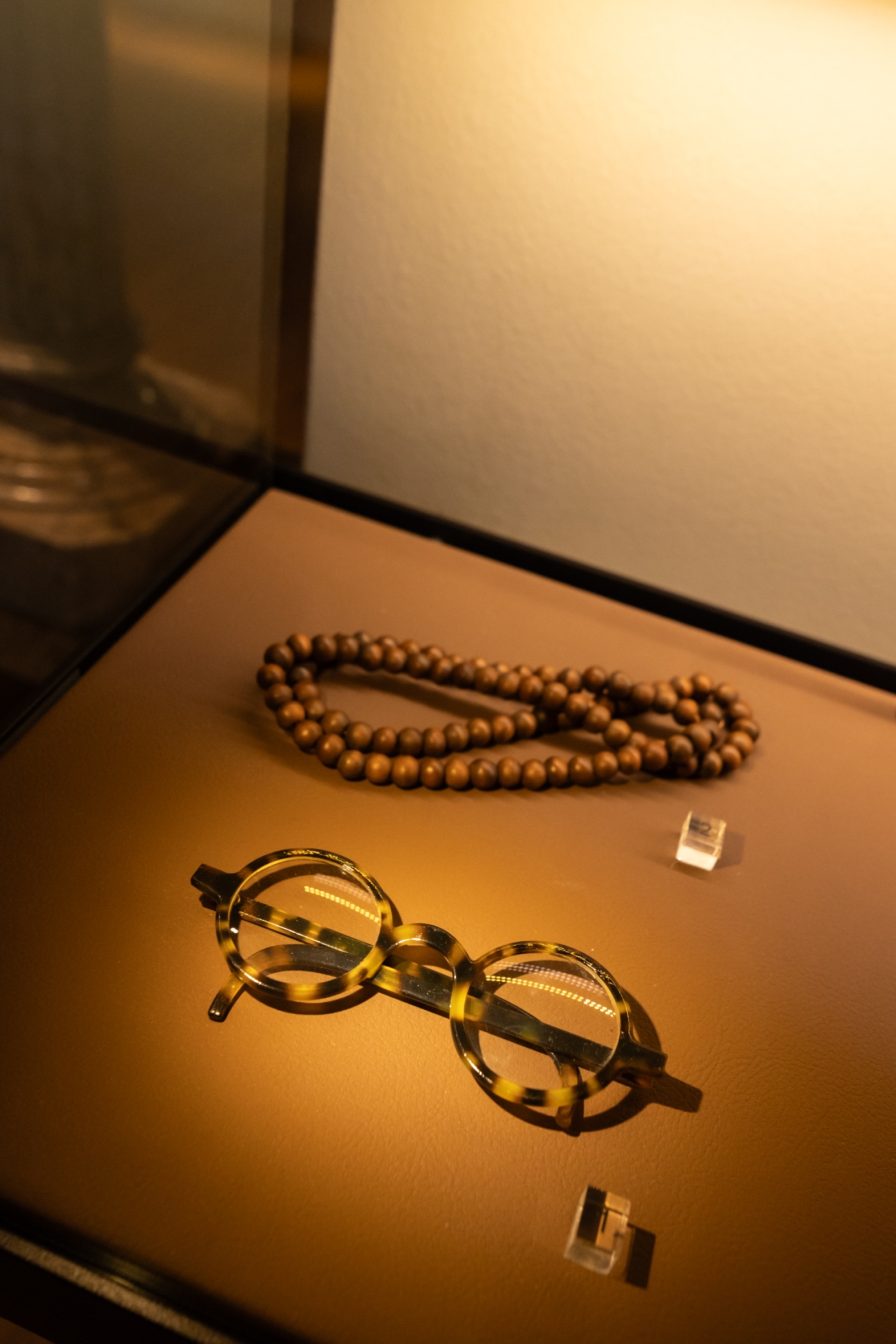 Αρχείο Καβάφη: τα γυαλιά και το κομπολόι του Κ.Π. Καβάφη
