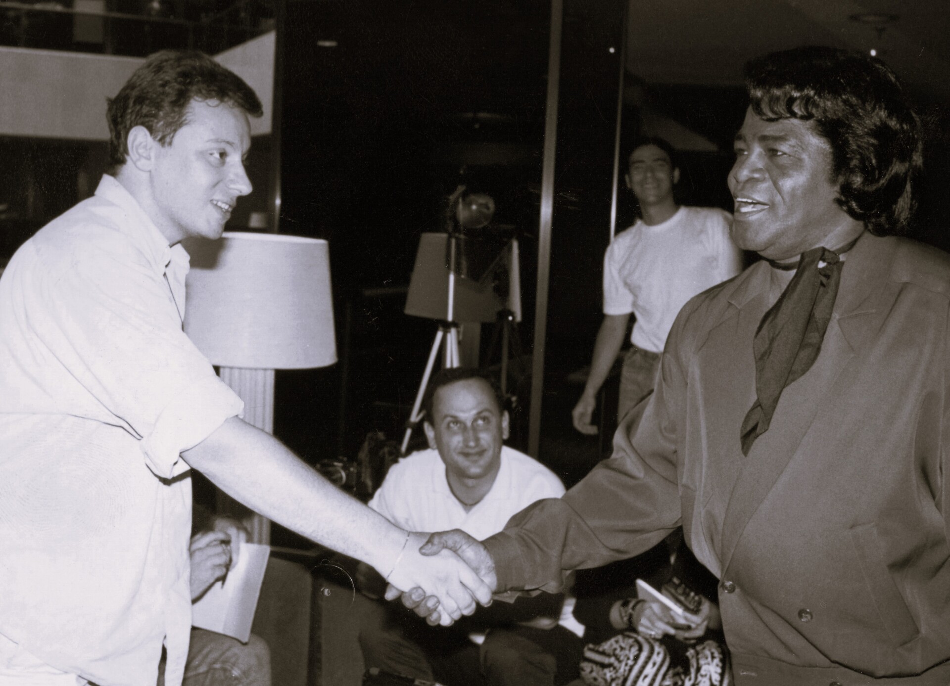 Φώτης Απέργης: Συνέντευξη με τον διευθυντή των ραδιοφώνων της ΕΡΤ για το βιβλίο του «Γίνεται παρεξήγηση και δίνουν την εξήγηση», τη μουσική, τη διαδικασία της συνέντευξης, τη 40χρονη διαδρομή του στον Τύπο και στο ραδιόφωνο.