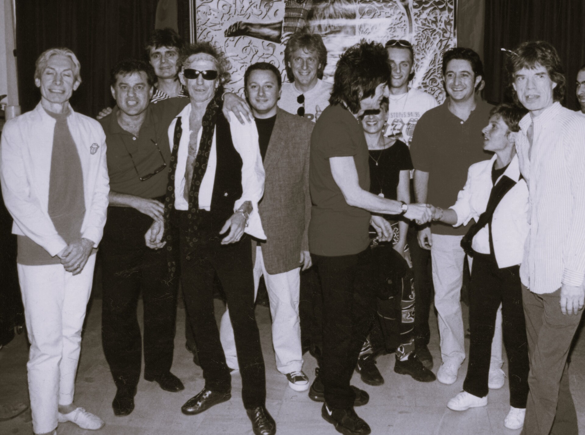 Φώτης Απέργης: Συνέντευξη με τον διευθυντή των ραδιοφώνων της ΕΡΤ για το βιβλίο του «Γίνεται παρεξήγηση και δίνουν την εξήγηση», τη μουσική, τη διαδικασία της συνέντευξης, τη 40χρονη διαδρομή του στον Τύπο και στο ραδιόφωνο.