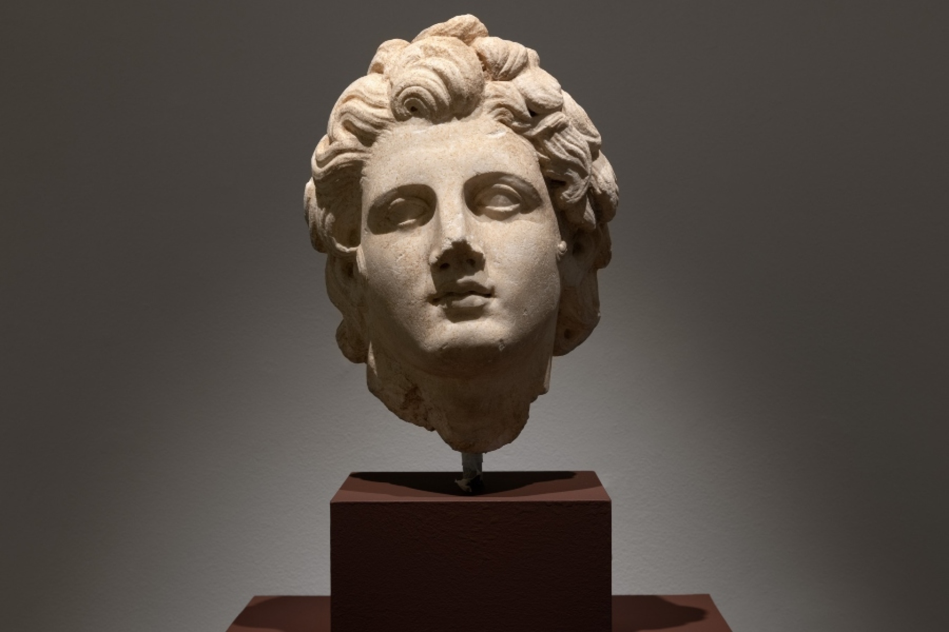 Μαρμάρινη κεφαλή Αλεξάνδρου, 2ος αι. μ.Χ. Αρχαιολογικό Μουσείο Θάσου