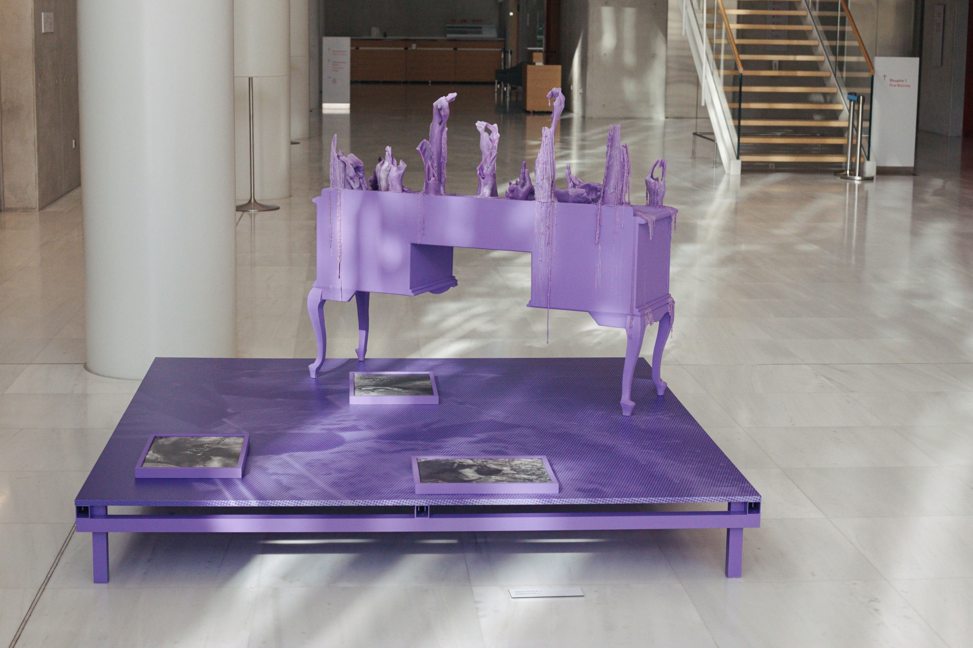 «Unboxing Callas»: η εγκατάσταση «Immortality» του Αλέξη Φιδετζή και της Μαλβίνας Παναγιωτίδη στο φουαγέ της ΕΛΣ