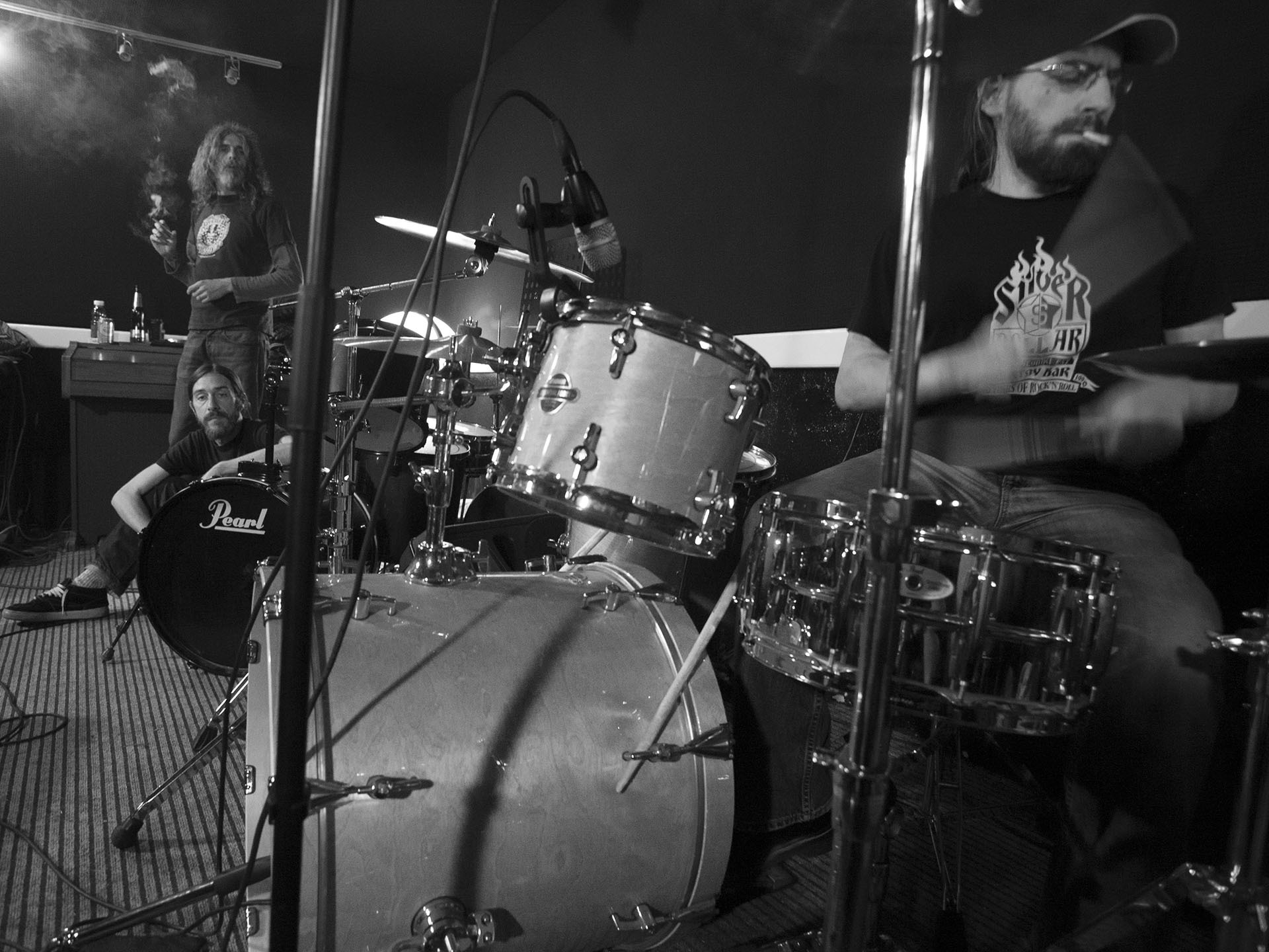 The Last Drive: Overloaded – Συνέντευξη με τον φωτογράφο Δημήτρη Μυλωνά για το λεύκωμα που κυκλοφορεί από τις εκδόσεις Οξύ