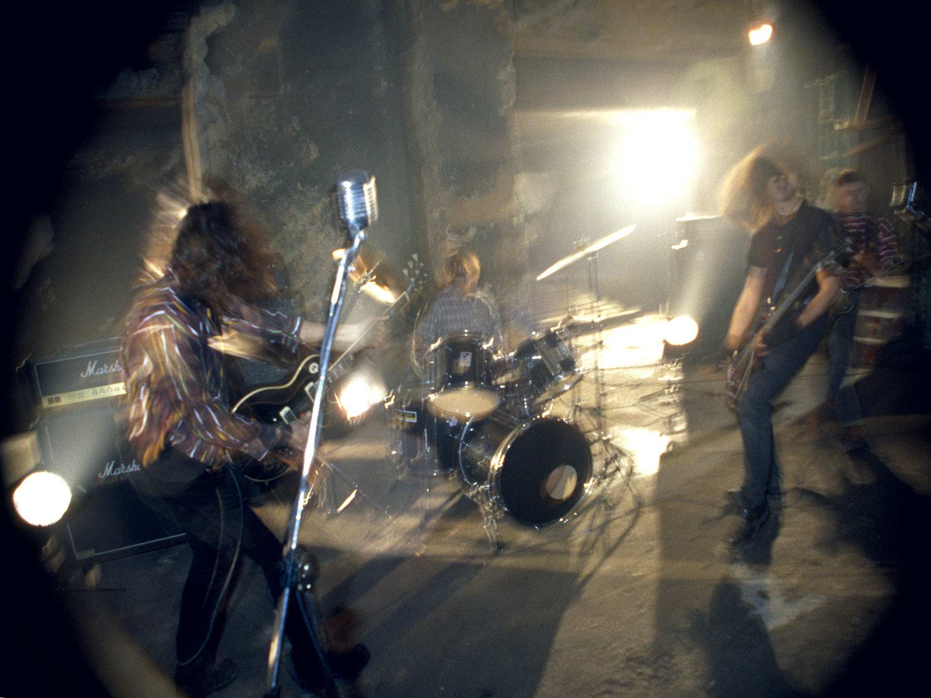 The Last Drive: Overloaded – Συνέντευξη με τον φωτογράφο Δημήτρη Μυλωνά για το λεύκωμα που κυκλοφορεί από τις εκδόσεις Οξύ