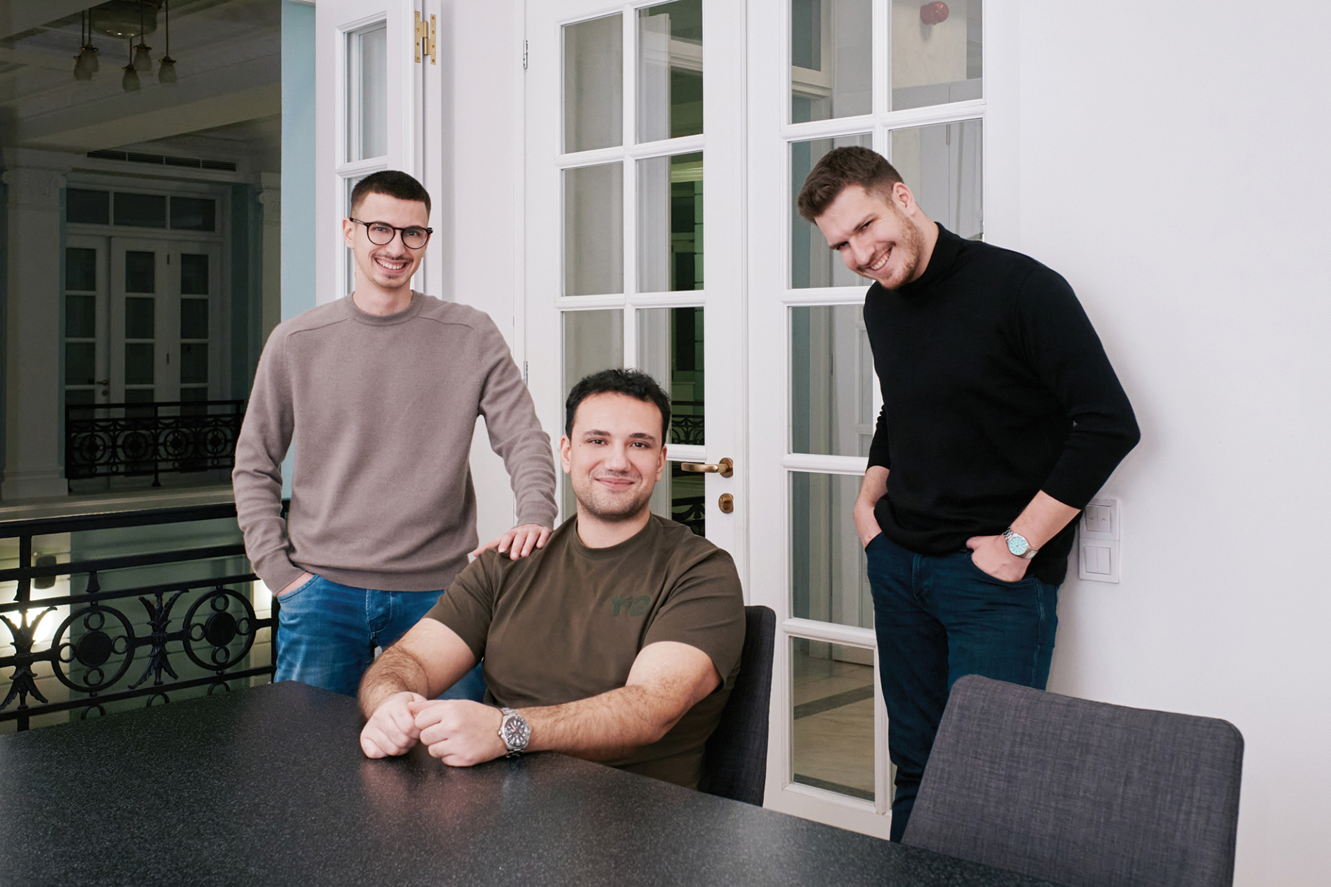 Hobsido (Ερρίκος Τζίμας, Πέτρος Σιάχος, Γιώργος Μουτσόπουλος)