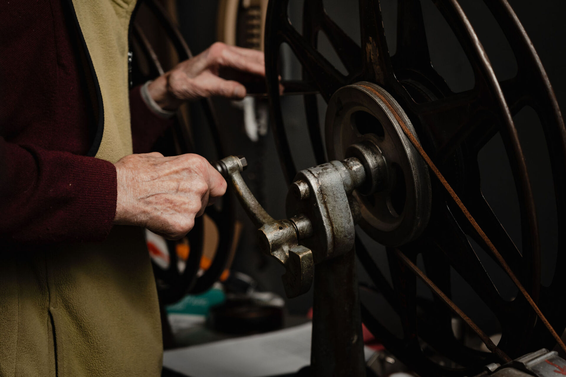 Φωτορεπορτάζ: Η τελευταία προβολή του κινηματογράφου ΙΝΤΕΑΛ – Συνέντευξη με τον Γιώργο Σπέντζο