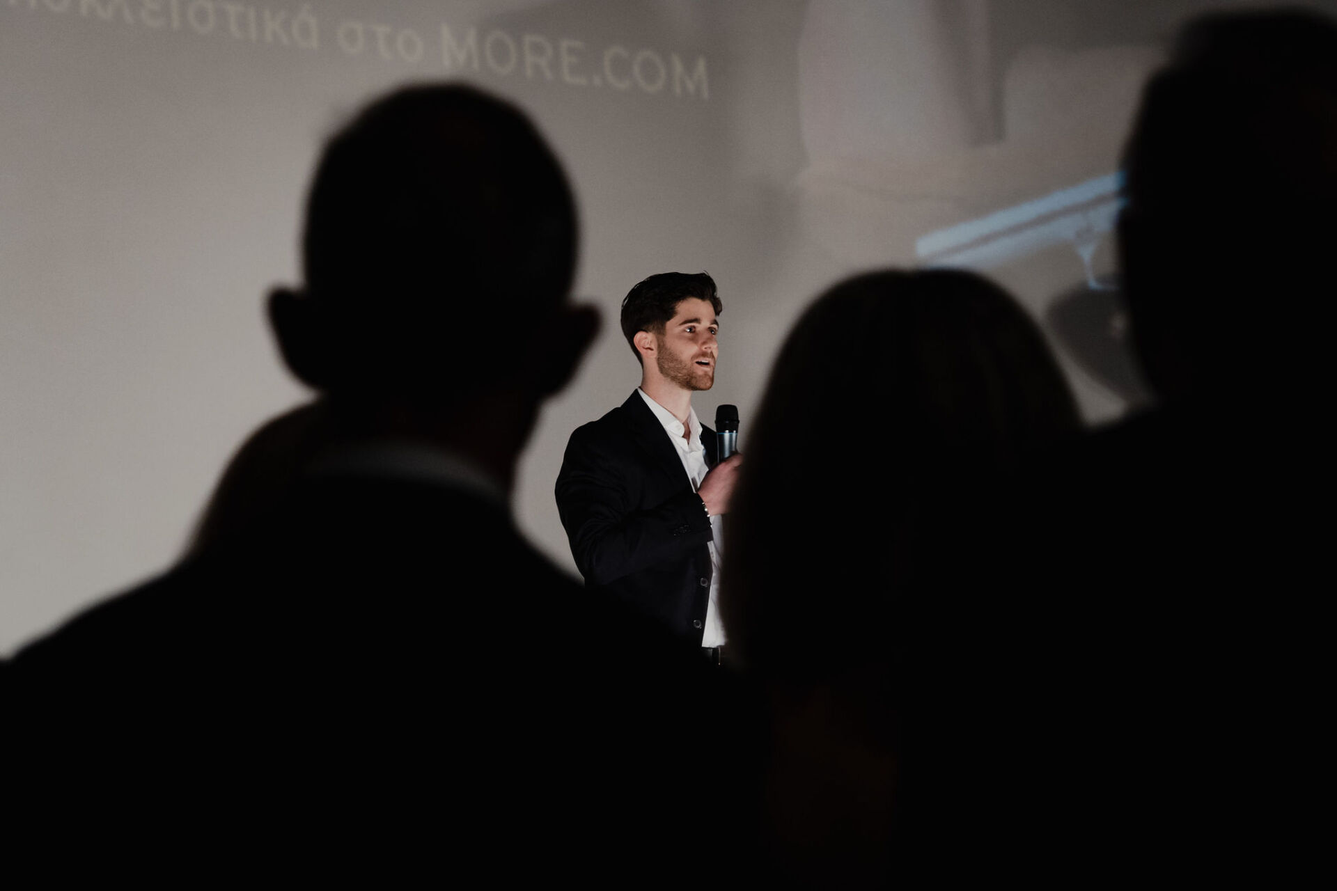 Φωτορεπορτάζ: Η τελευταία προβολή του κινηματογράφου ΙΝΤΕΑΛ – Συνέντευξη με τον Γιώργο Σπέντζο