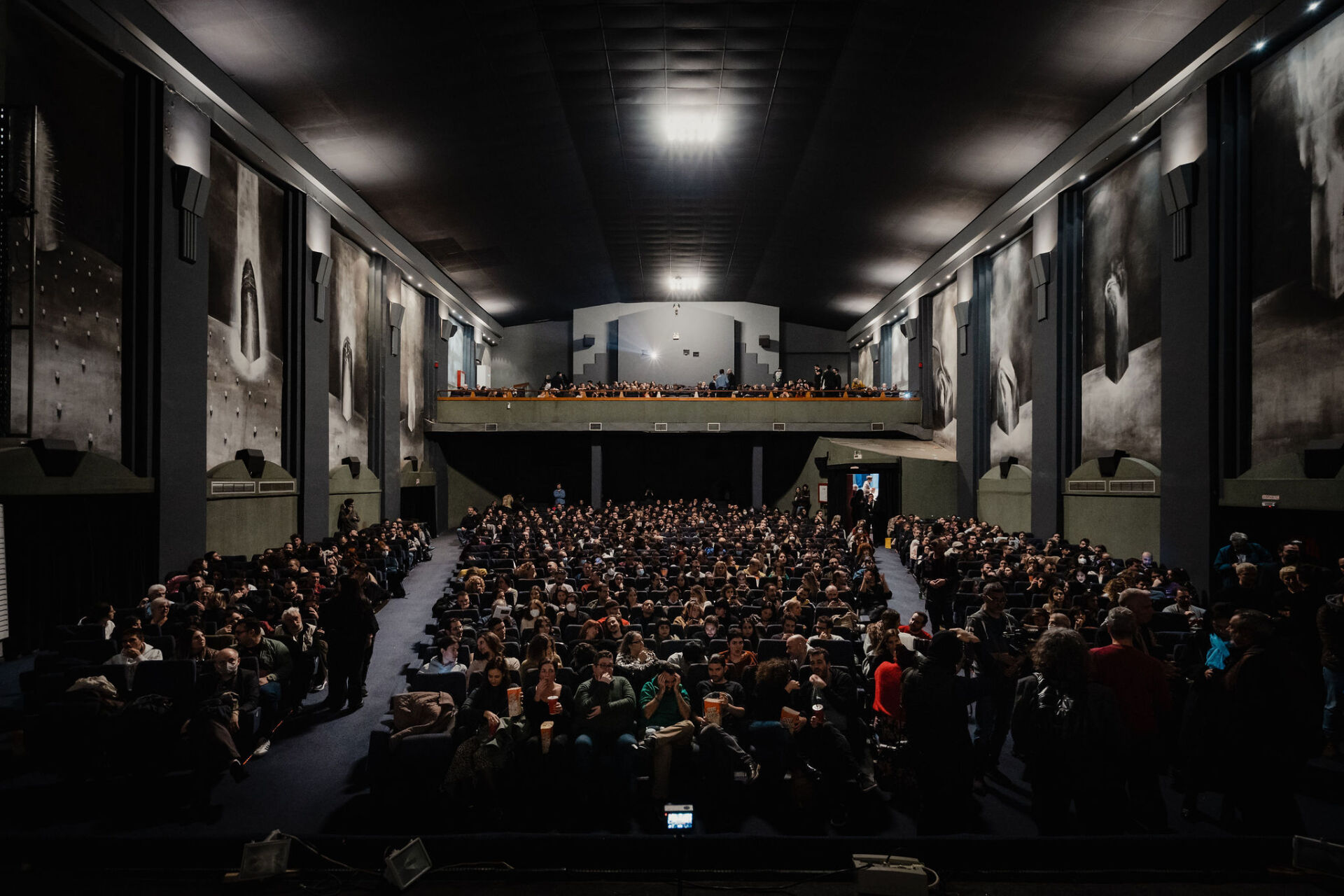 Φωτορεπορτάζ: Η τελευταία προβολή του κινηματογράφου ΙΝΤΕΑΛ – Συνέντευξη με τον Γιώργο Σπέντζο