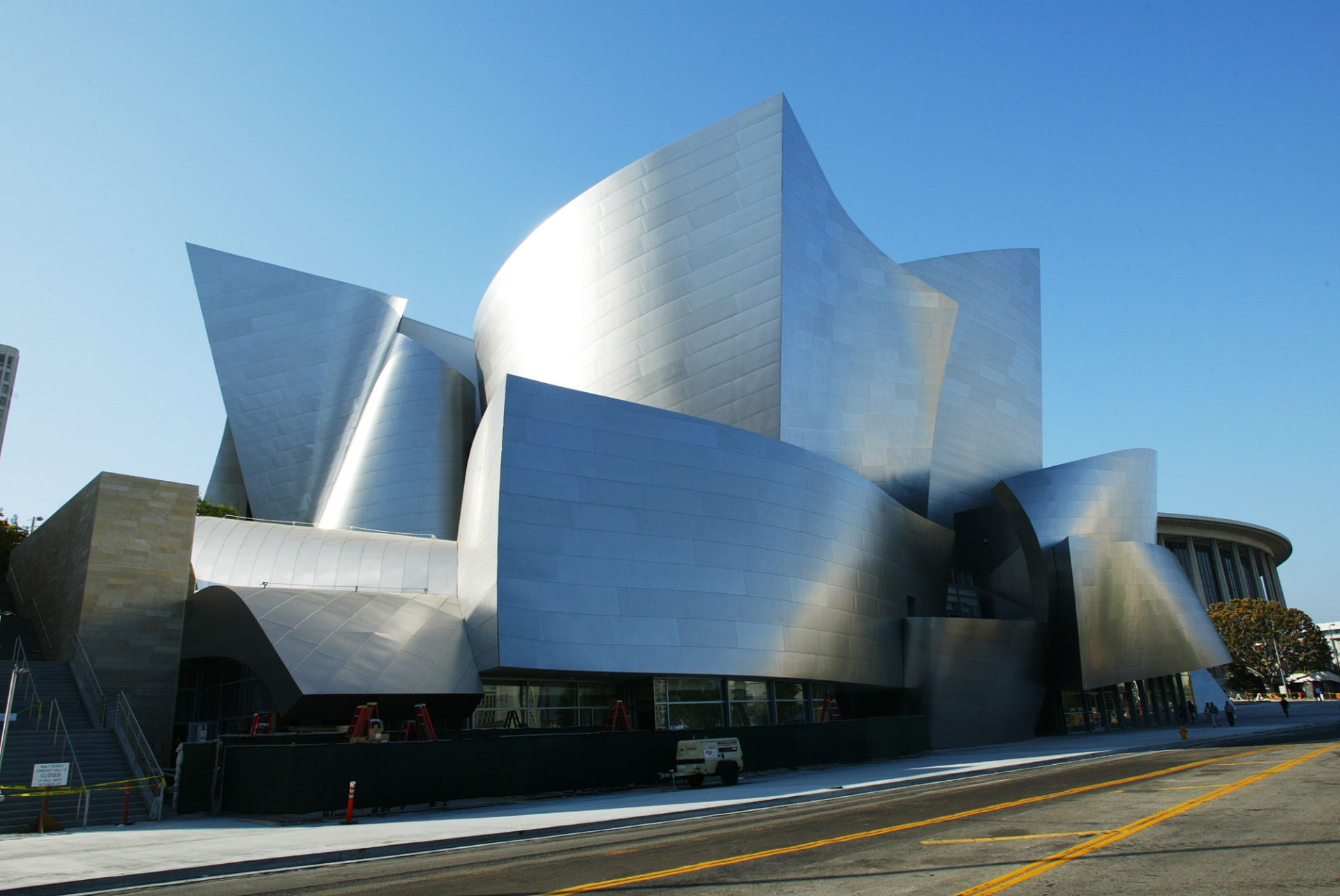 Το Walt Disney Concert Hall, το νέο «σπίτι» της Φιλαρμονικής του Λος Άντζελες που ολοκληρώθηκε το 2003 © Ted Soqui/Corbis via Getty Images