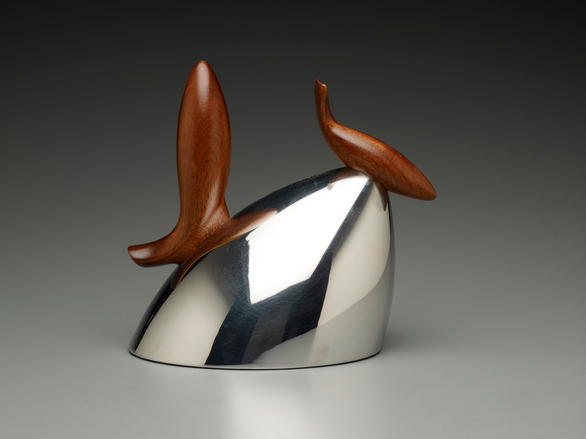 Τσαγέρα σχεδιασμένη από τον Frank Gehry για τον ιταλικό Οίκο Alessi το 1988 © Indianapolis Museum of Art/Getty Images