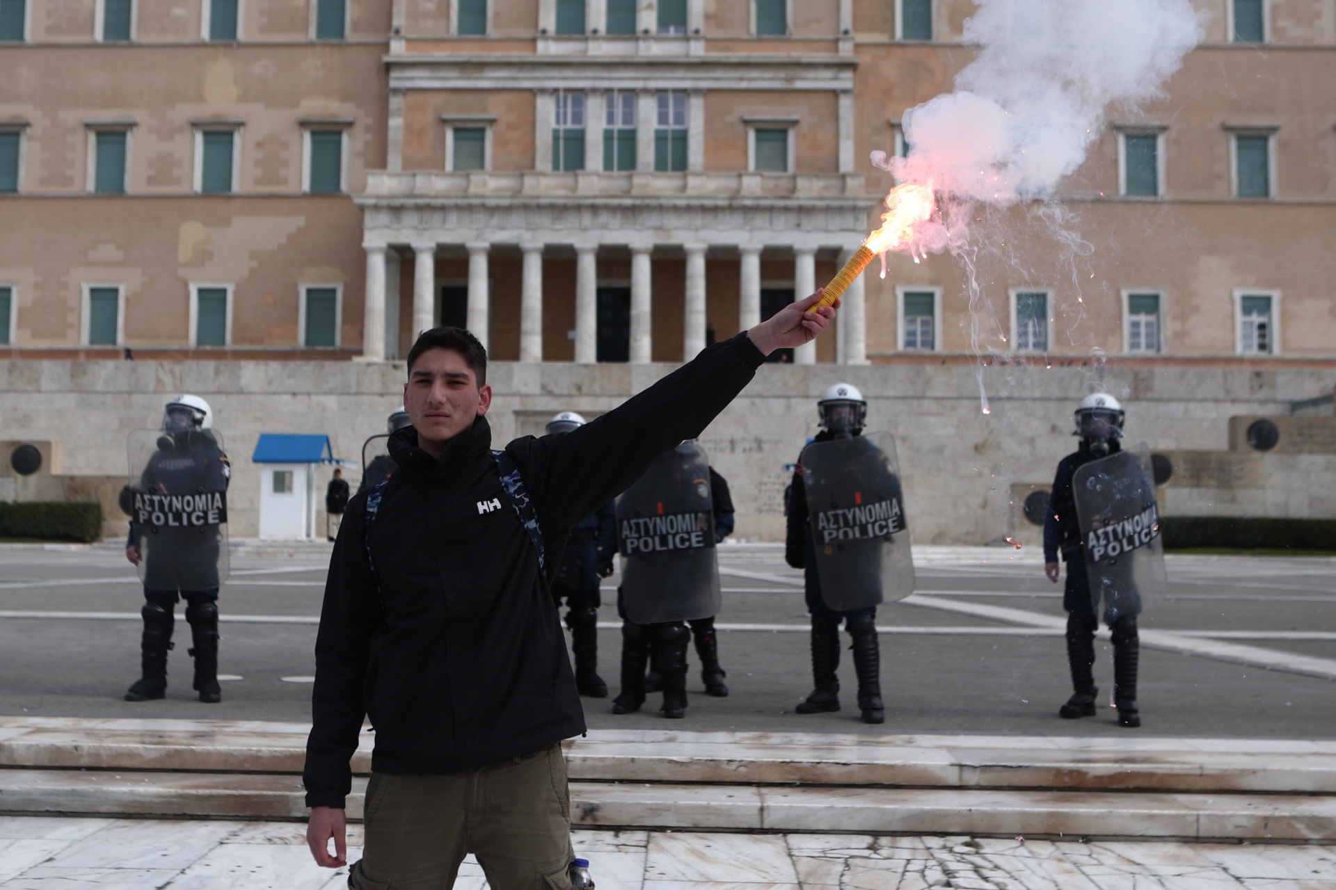 Πανεκπαιδευτικό συλλαλητήριο ενάντια στα μη κρατικά Πανεπιστήμια - Στους δρόμους φοιτητές, μαθητές, εκπαιδευτικοί - Εικόνες από το κέντρο της Αθήνας.