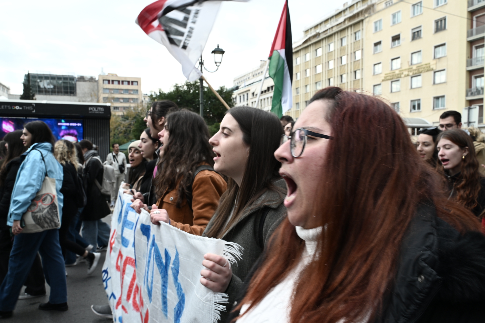 Πανεκπαιδευτικό συλλαλητήριο ενάντια στα μη κρατικά Πανεπιστήμια - Στους δρόμους φοιτητές, μαθητές, εκπαιδευτικοί - Εικόνες από το κέντρο της Αθήνας.