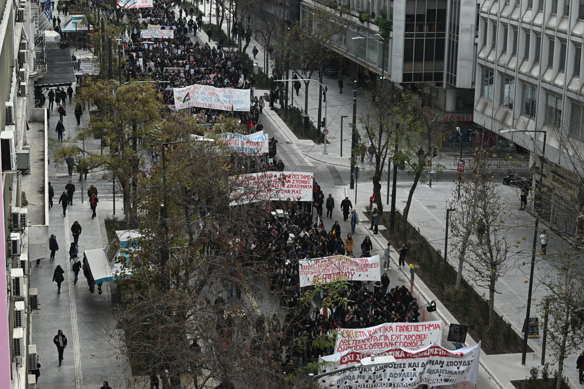 Πανεκπαιδευτικό συλλαλητήριο ενάντια στα μη κρατικά Πανεπιστήμια - Στους δρόμους φοιτητές, μαθητές, εκπαιδευτικοί - Εικόνες από το κέντρο της Αθήνας.