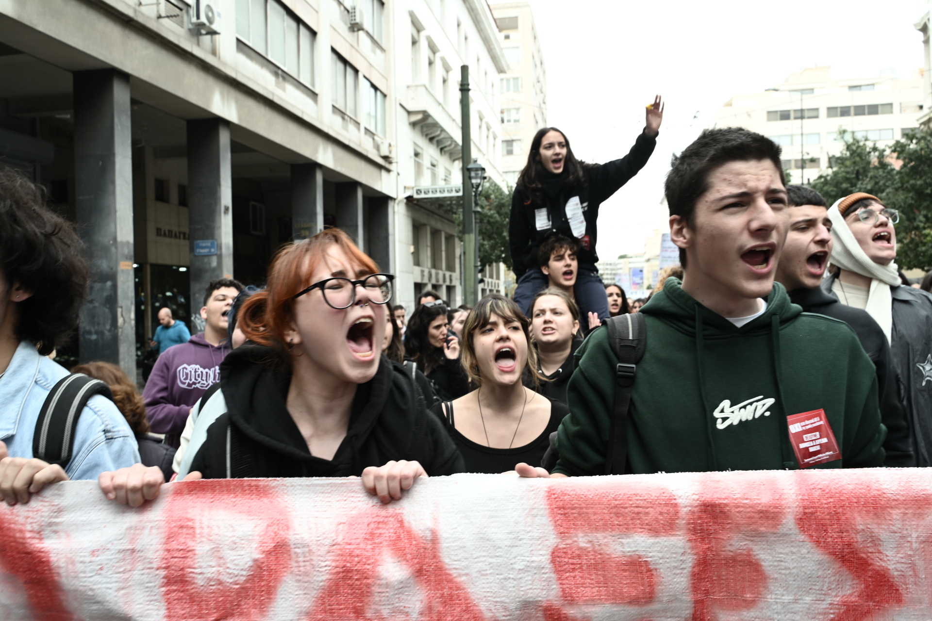 Πανεκπαιδευτικό συλλαλητήριο ενάντια στα μη κρατικά Πανεπιστήμια - Στους δρόμους φοιτητές, μαθητές, εκπαιδευτικοί - Εικόνες από το κέντρο της Αθήνας.