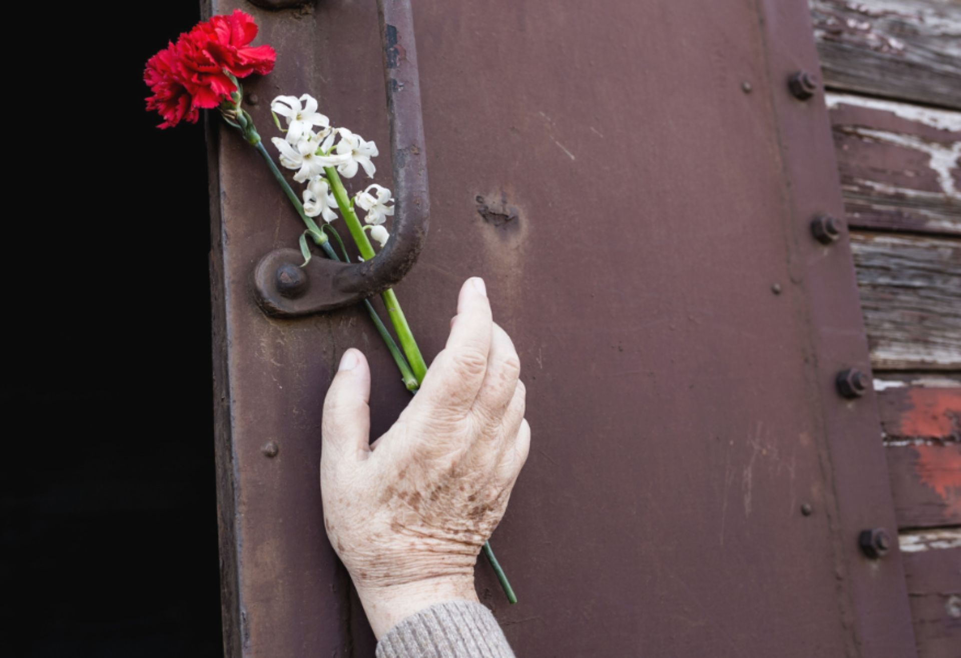Xιλιάδες Έλληνες Εβραίοι, ανέβηκαν στο τρένο που τους οδήγησε από τη Θεσσαλονίκη στον εφιάλτη του Άουσβιτς
