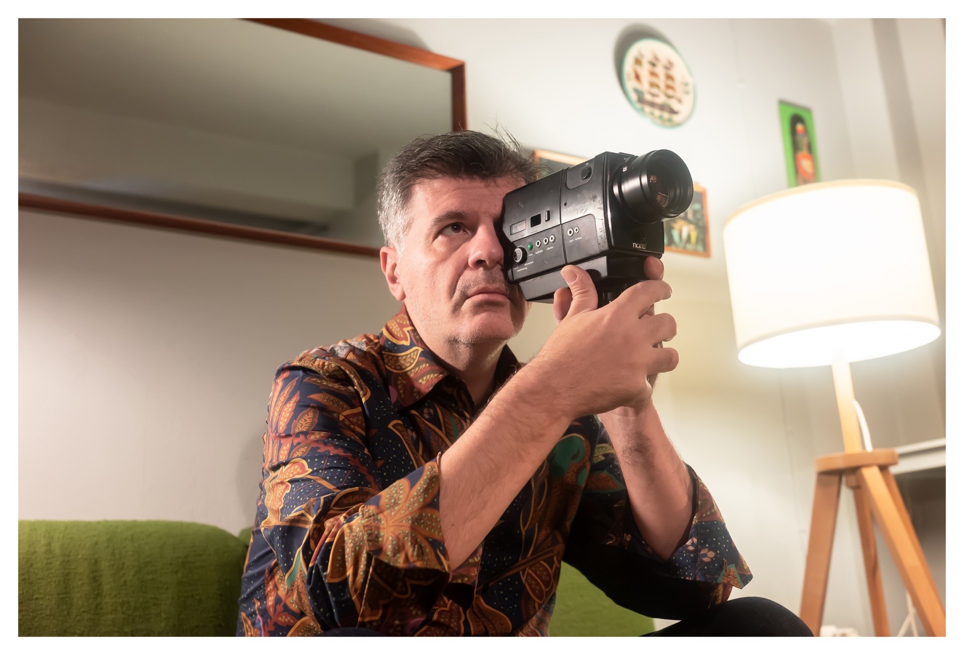 Ο Φοίβος Δεληβοριάς μιλάει στην Athens Voice για τη μουσική, τη ζωή, την κριτική και τις νέες του παραστάσεις στο Κύτταρο.