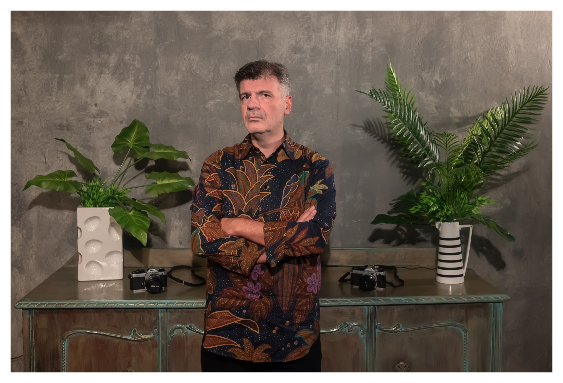 Ο Φοίβος Δεληβοριάς μιλάει στην Athens Voice για τη μουσική, τη ζωή, την κριτική και τις νέες του παραστάσεις στο Κύτταρο.