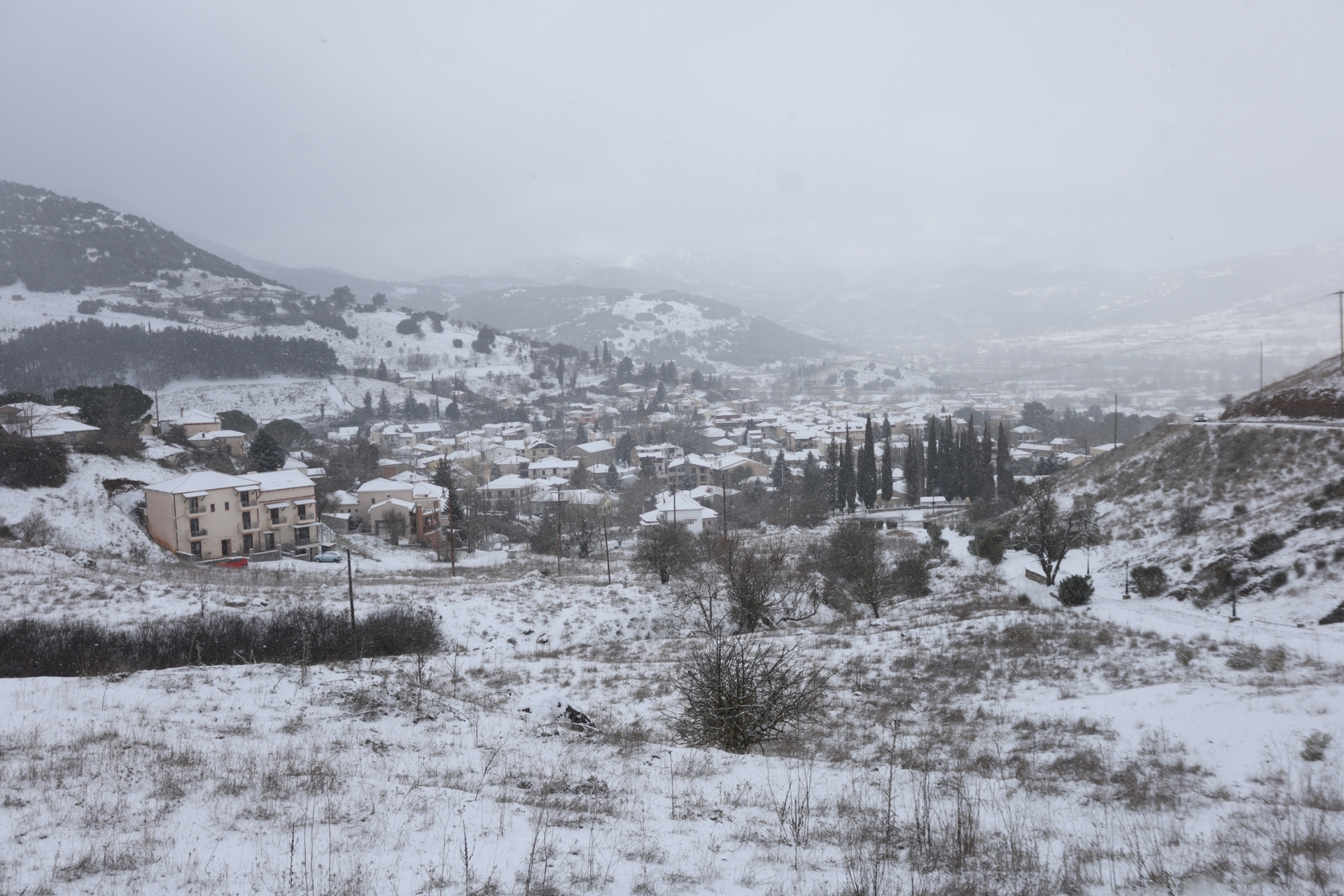 Κακοκαιρία Avgi: Το χιόνι σκέπασε περιοχές της Αττικής και της υπόλοιπης Ελλάδας - Παραμυθένια πλάνα κατέγραψε ο φακός των φωτογραφικών πρακτορείων. 