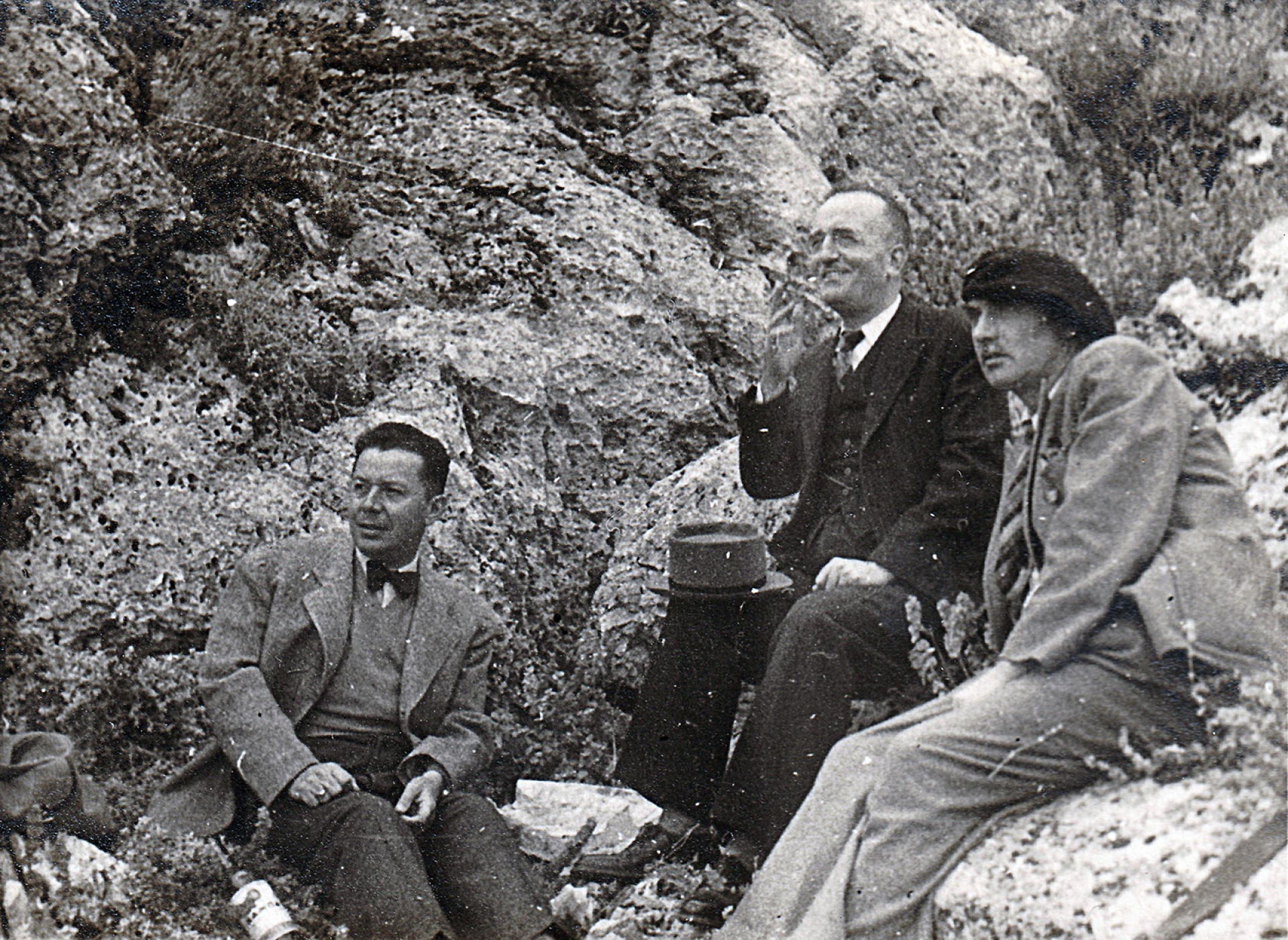 Ο Rene Boisseau (κάτω αριστερά) σε εκδρομή με φίλους του αρχαιολόγους, τέλη δεκαετίας '30