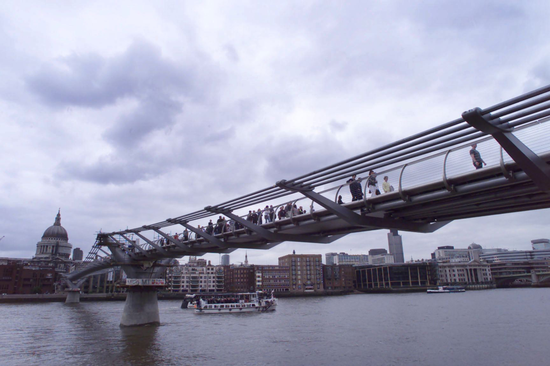 Η γέφυρα Millennium στο Λονδίνο © EPA PHOTO PA/SEAN DEMPSEY/RS 