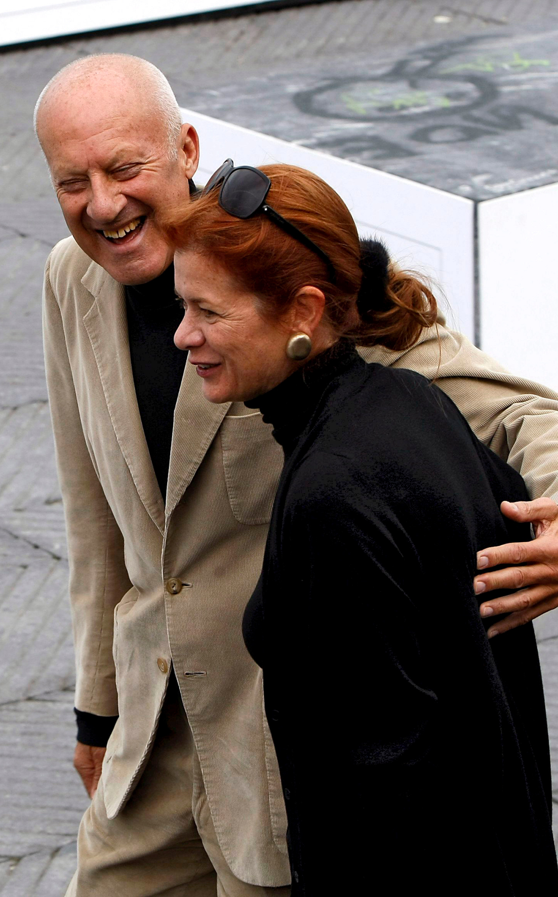 Ο Norman Foster και η Elena Foster © EPA/JAVIER ETXEZARRETA