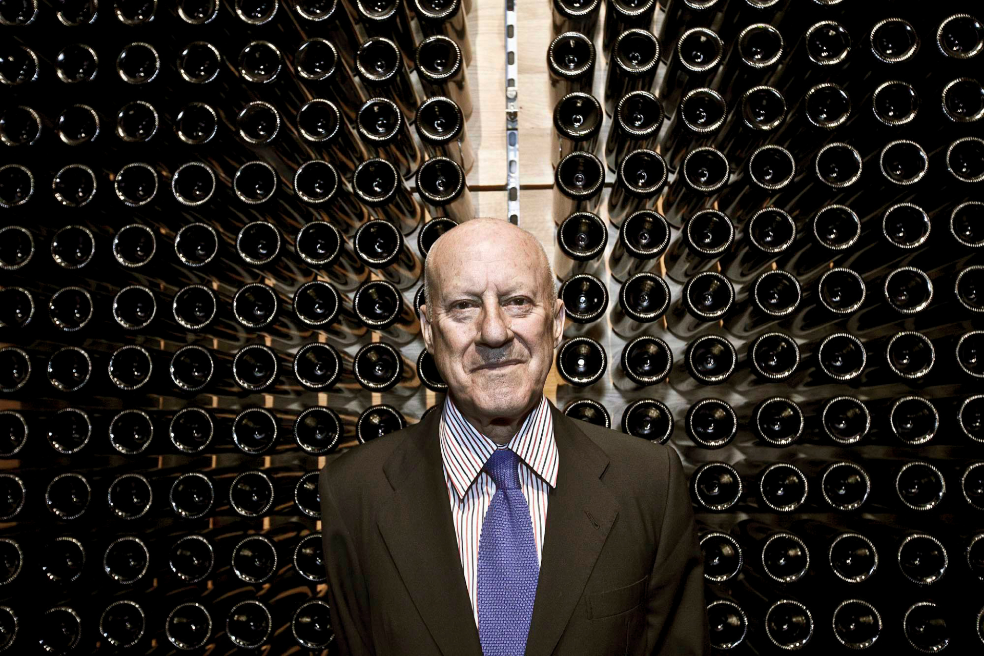 Ο Sir Norman Foster στα εγκαίνια του νέου κτιρίου για το οινοποιείο Portia © EPA/PACO SANTAMARIA