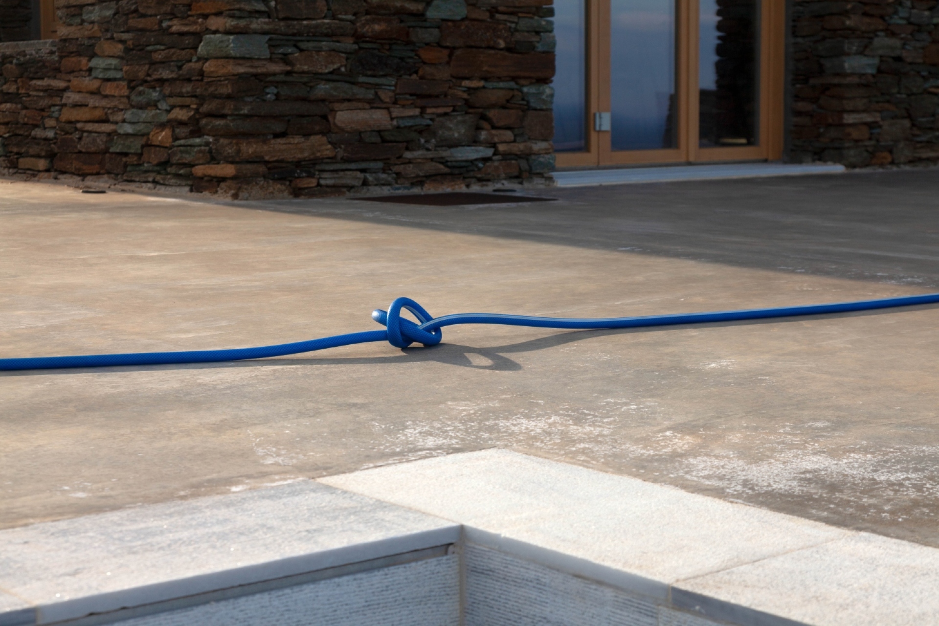 «Phantom Water», το photobook του Παύλου Λάζου για την ανυδρη Σίφνο