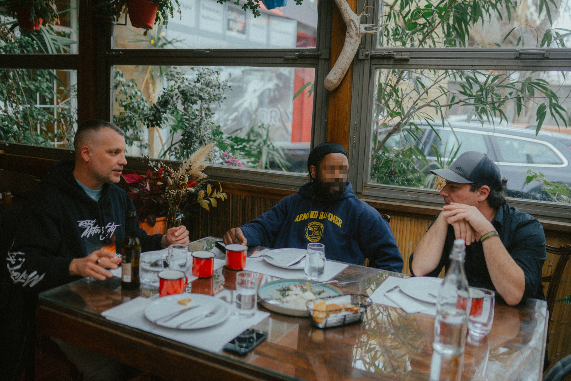 billy woods: Ο αμερικανός ράπερ επισκέφτηκε την Αθήνα για live και μάς μίλησε για την εμπειρία του, τη μουσική και τον κόσμο.