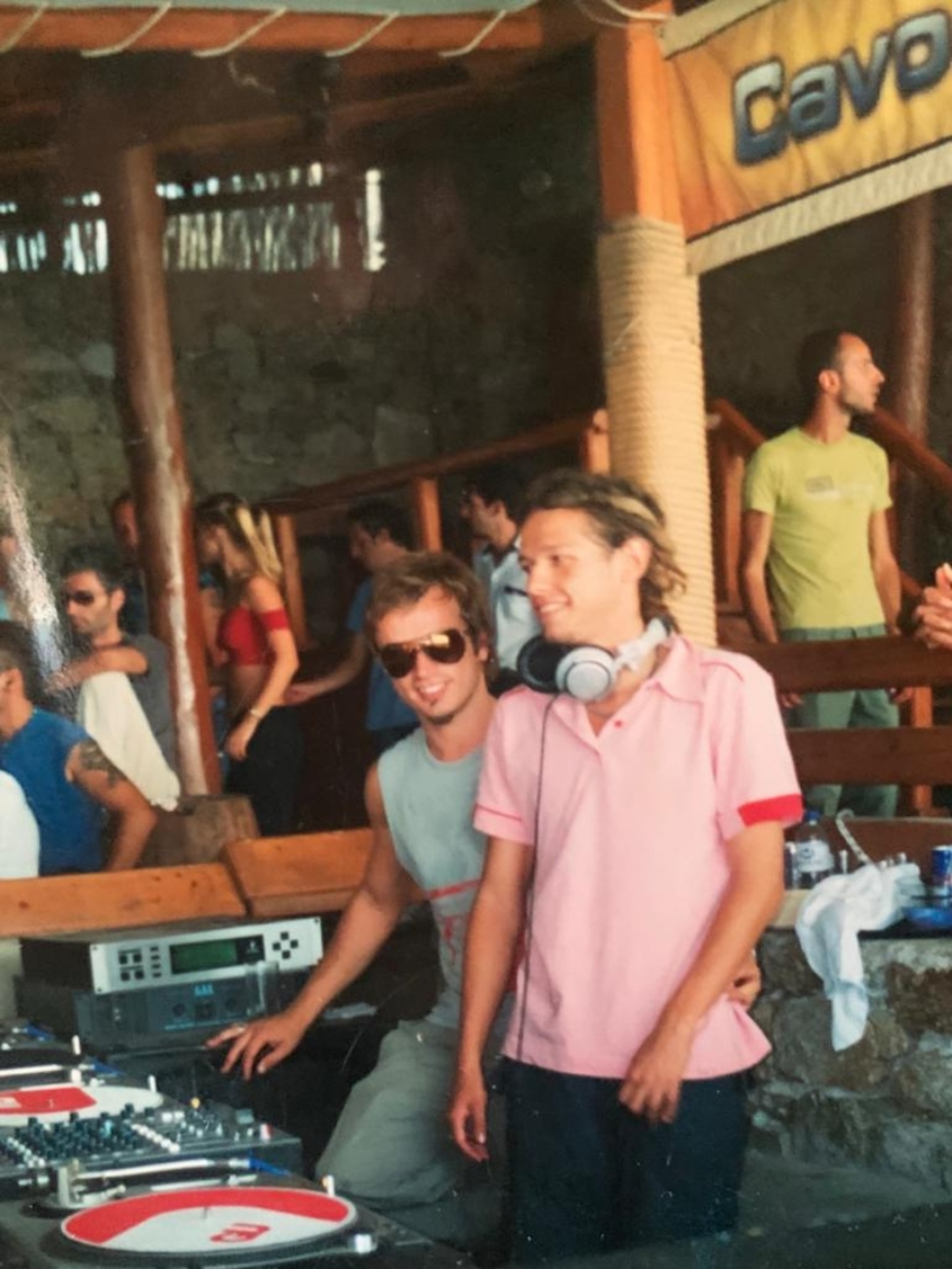 CJ Jeff: Συνέντευξη με τον μουσικό παραγωγό και DJ πριν το πάρτι του στην Αθήνα για τα 25 χρόνια του στα decks.