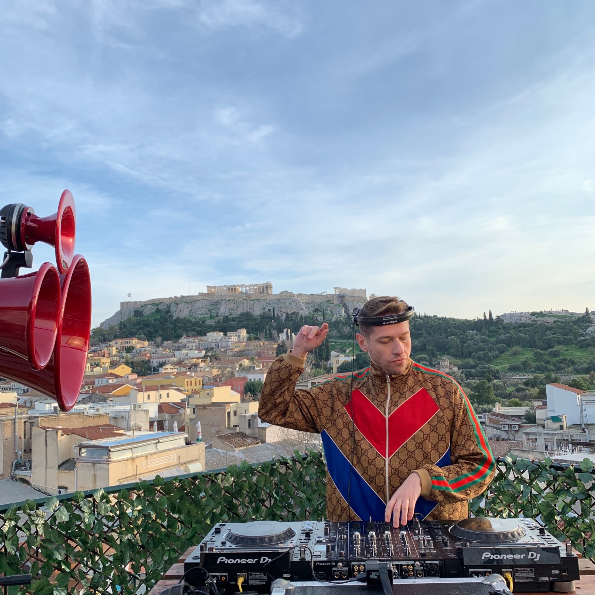 CJ Jeff: Συνέντευξη με τον μουσικό παραγωγό και DJ πριν το πάρτι του στην Αθήνα για τα 25 χρόνια του στα decks.