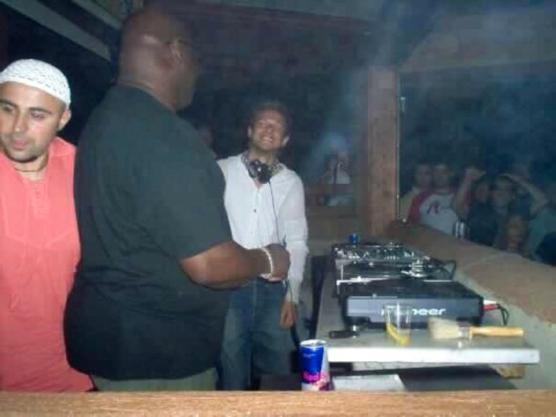 CJ Jeff: Συνέντευξη με τον μουσικό παραγωγό και DJ πριν το πάρτι του στην Αθήνα για τα 25 χρόνια του στα decks.