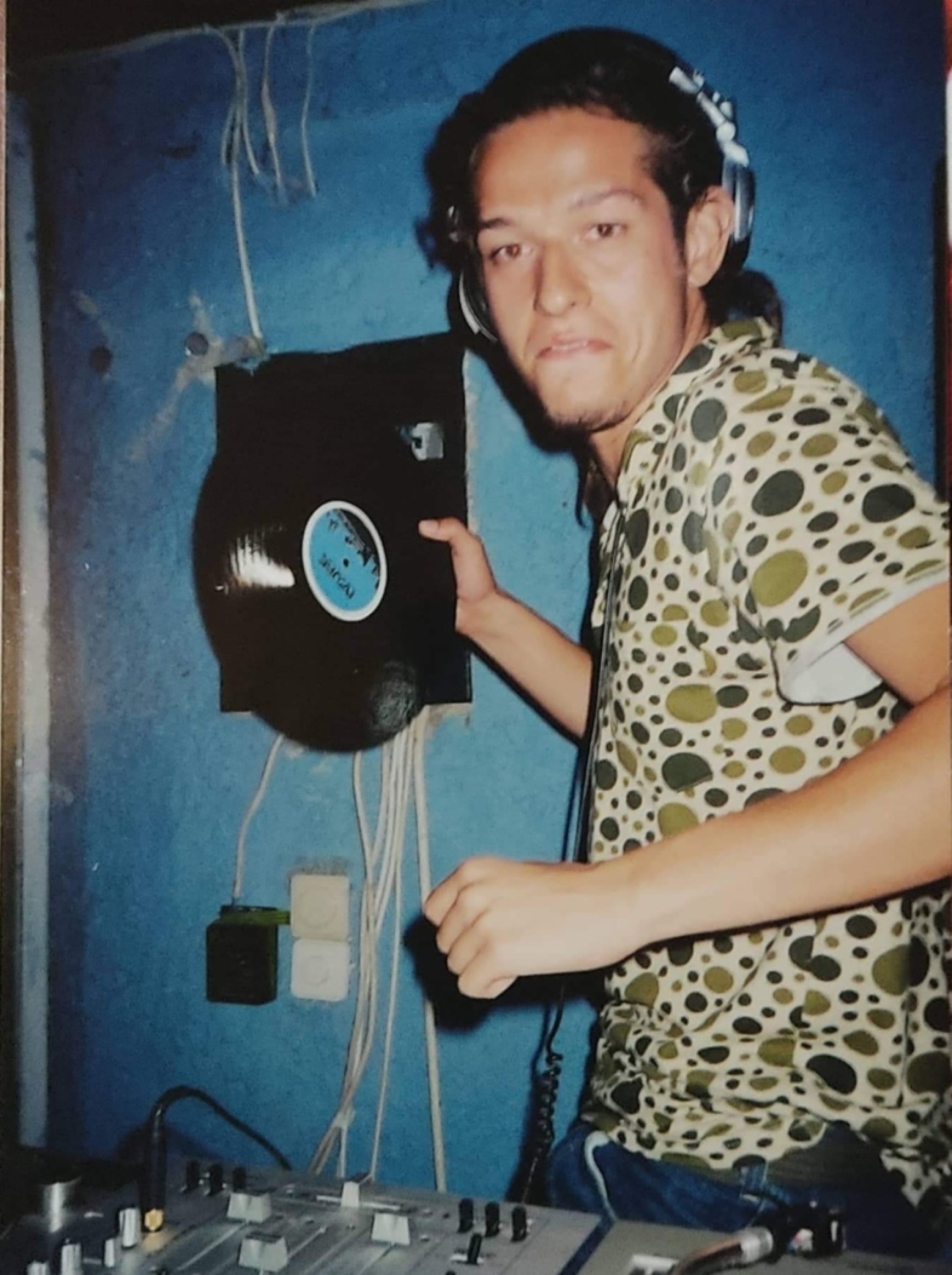 CJ Jeff: Συνέντευξη με τον μουσικό παραγωγό και DJ πριν το πάρτι του στην Αθήνα για τα 25 χρόνια του στα decks.