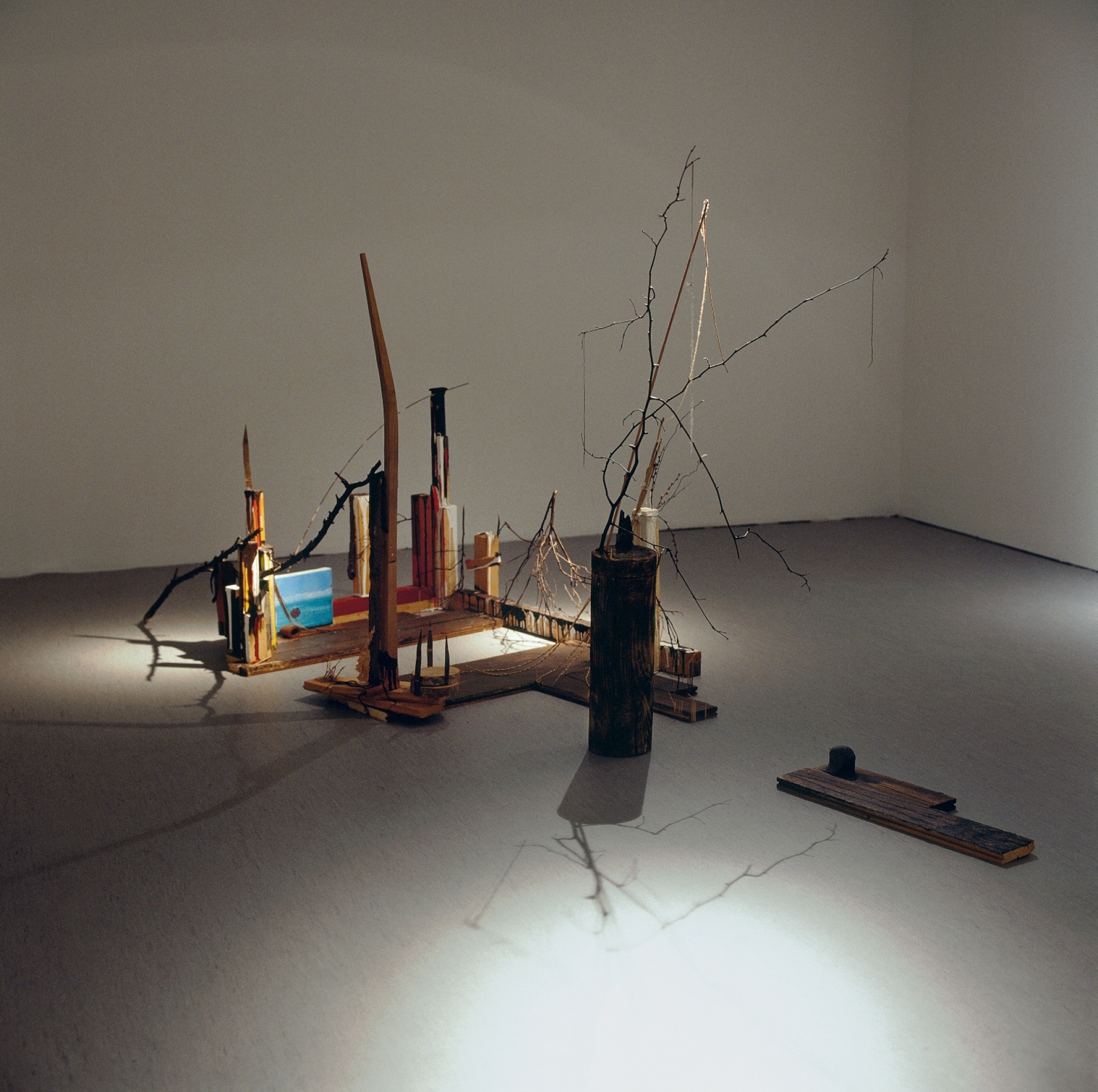 Κωστής Βελώνης, In the still sleeping town the forces that drives the trees, 2005