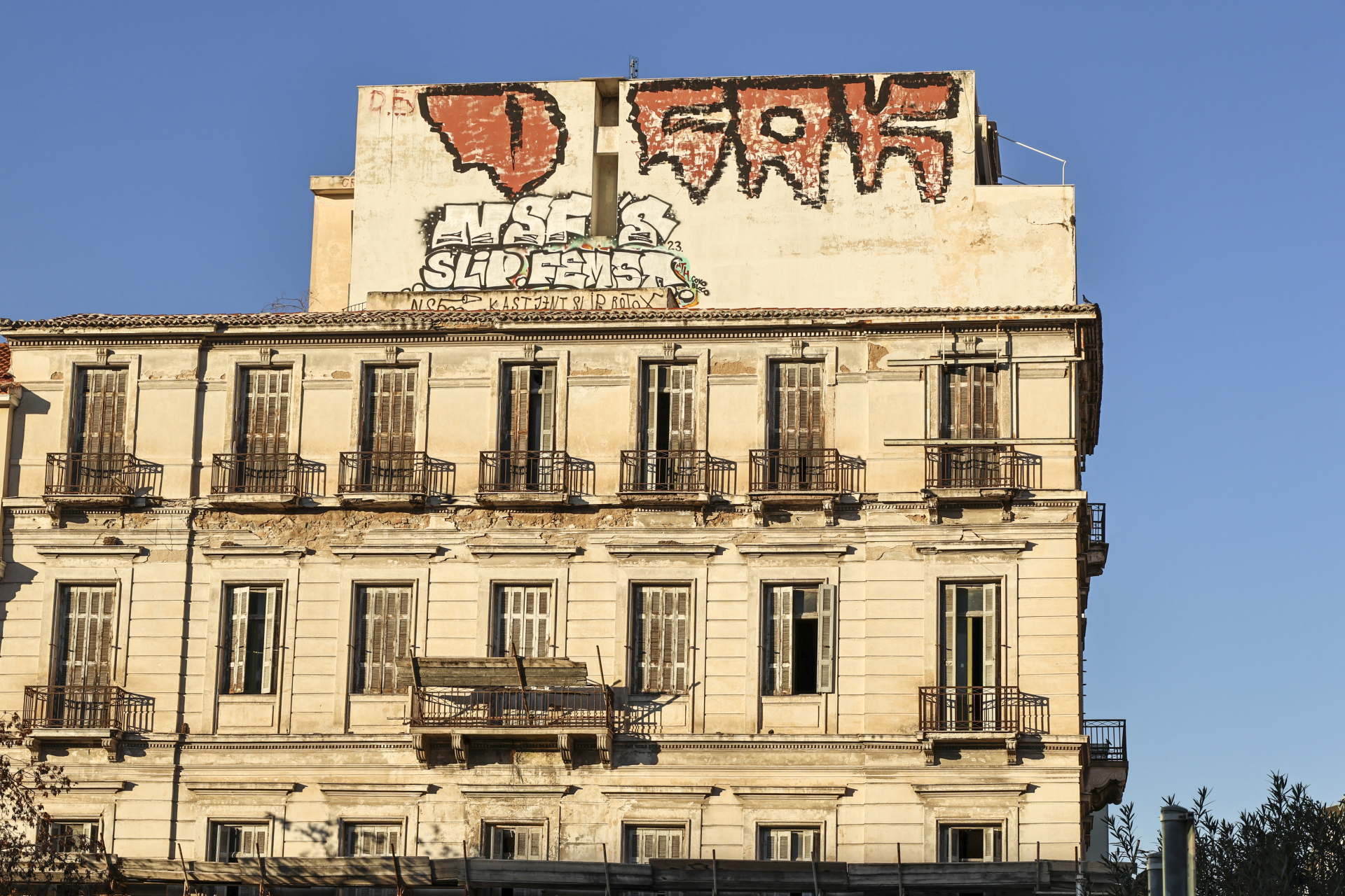 Αιόλου 95 και Ευπόλιδος 