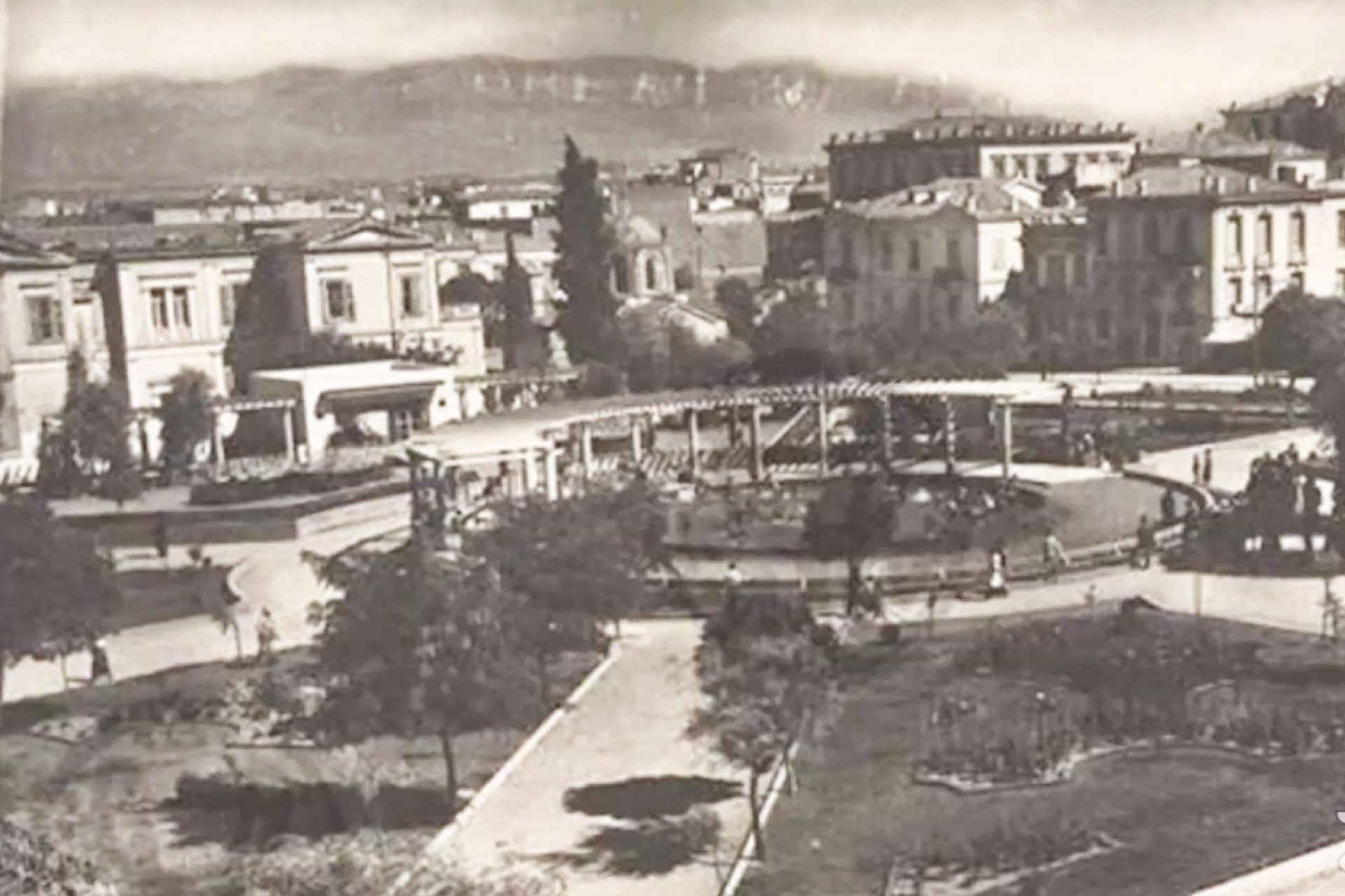 Πλατεία Κουμουνδούρου αρχές της δεκαετίας του 1930