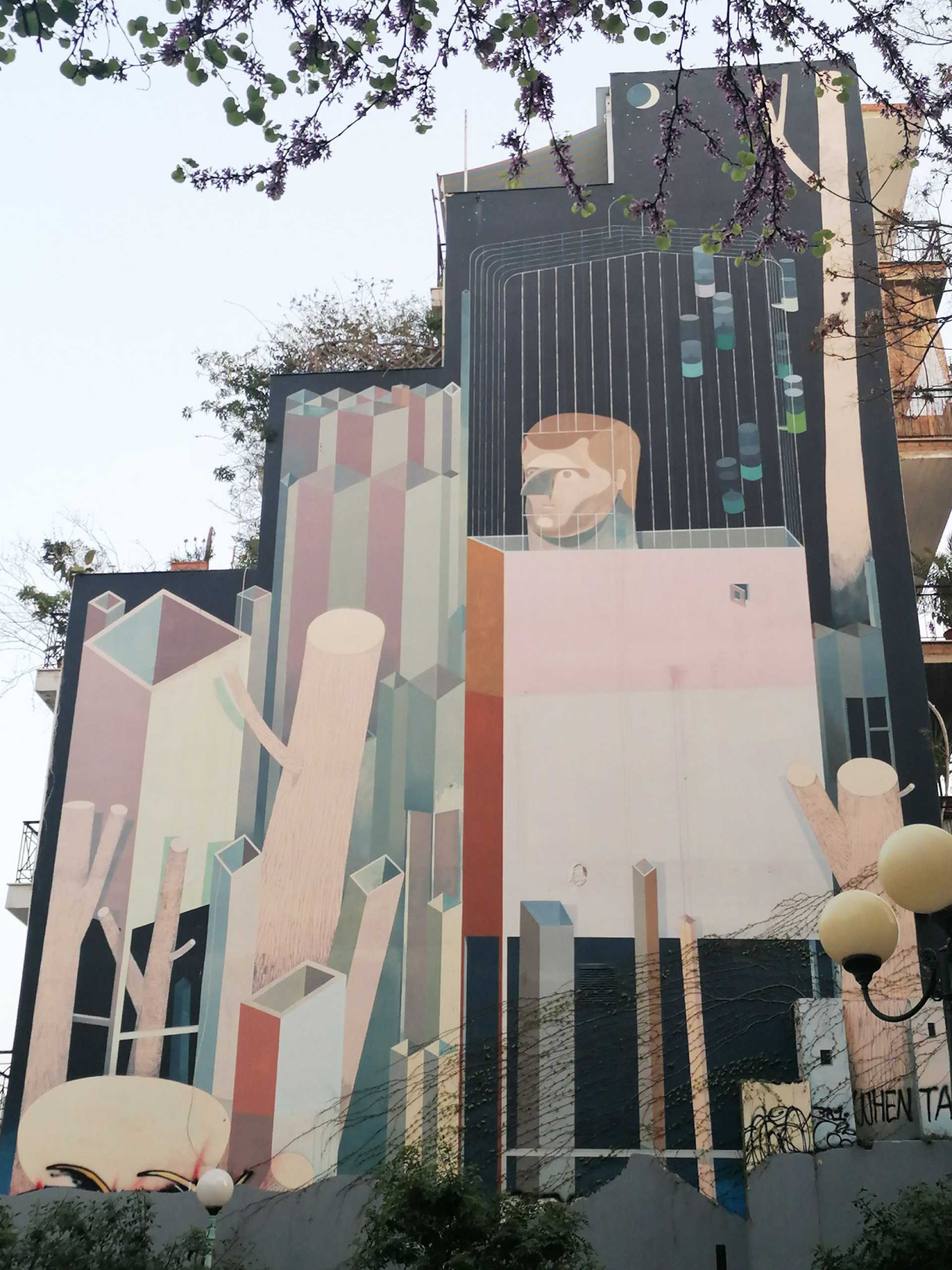 Γκράφιτι του Βασίλη Μαρκοσιάν, με τίτλο «Δεν λέω, καλά περνάω»