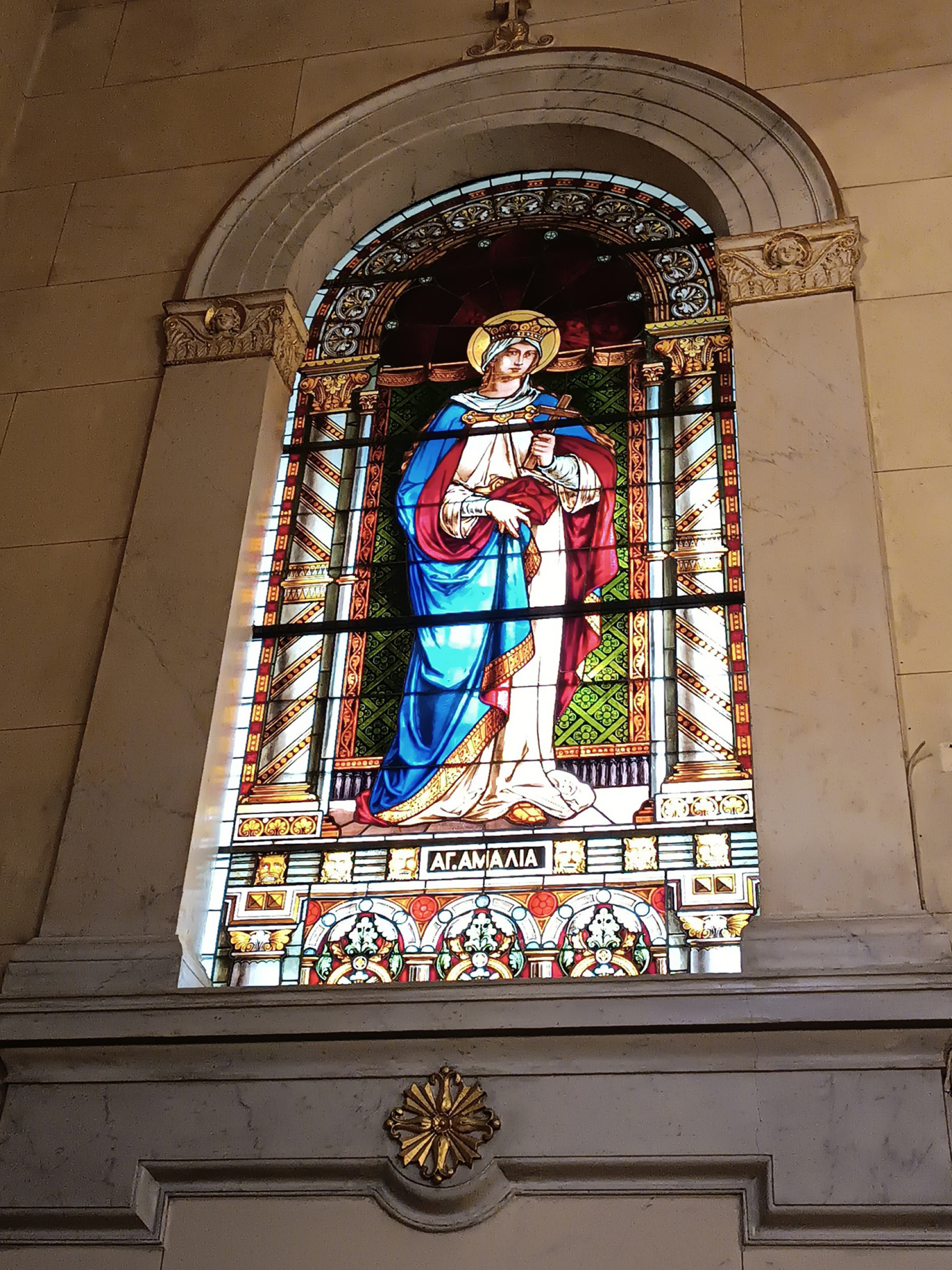 Ιερός Καθολικός Καθεδρικός Ναός Αγ. Διονυσίου του Αρεοπαγίτου: Η Αγία Αμαλία, στο δεξί κλίτος του ναού