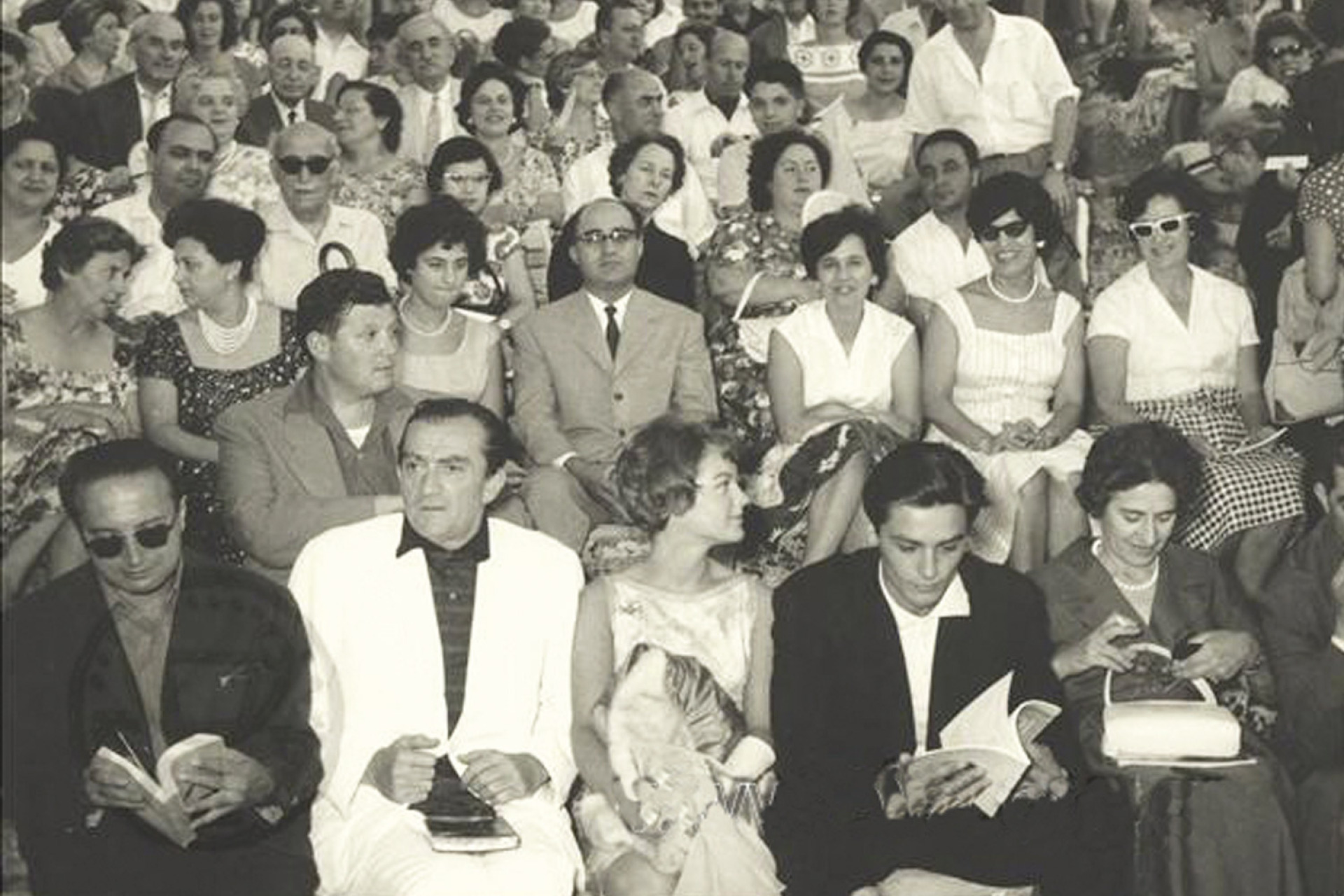 Λουκίνο Βισκόντι, Ρόμι Σνάιντερ και Αλέν Ντελόν στην Επίδαυρο