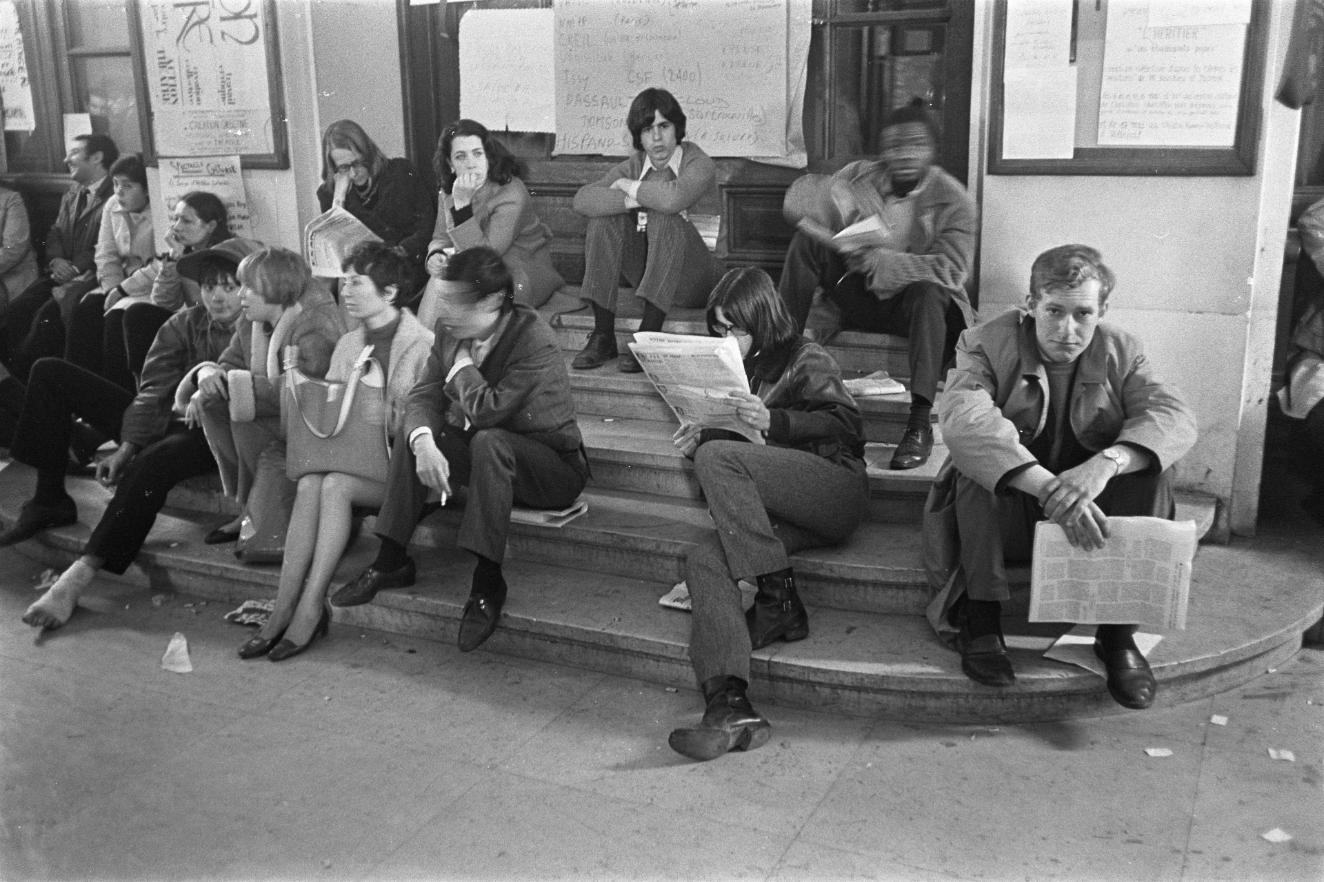 Σαν σήμερα: Ο γαλλικός Μάης του 1968 - Η «Νύχτα των Οδοφραγμάτων» - Μεγάλες διαδηλώσεις και συγκρούσεις με την αστυνομία στο Παρίσι.