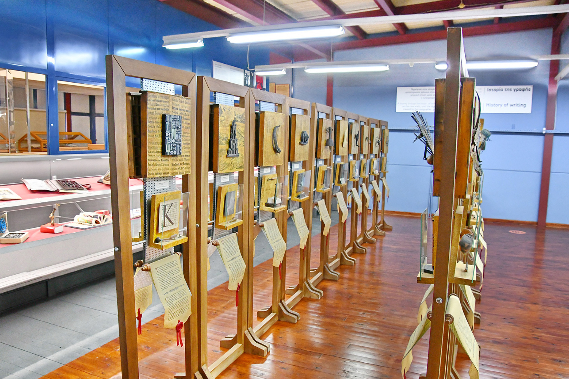 Μουσείο Τυπογραφίας Γιάννη και Ελένης Γαρεδάκη - Άποψη από τη μόνιμη εικαστική έκθεση «Ιστορία της Γραφής»