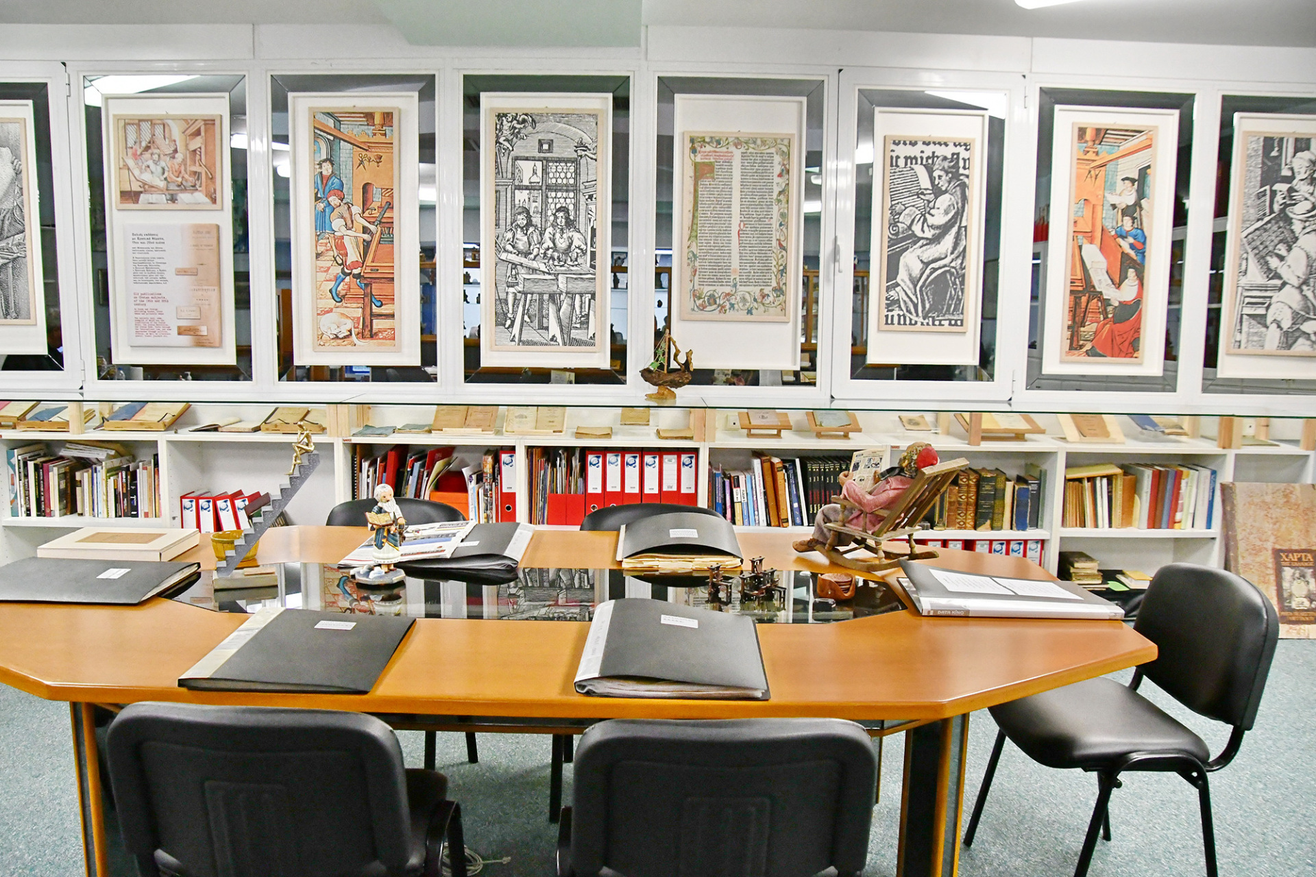 Μουσείο Τυπογραφίας Γιάννη και Ελένης Γαρεδάκη - Βιβλιοθήκη