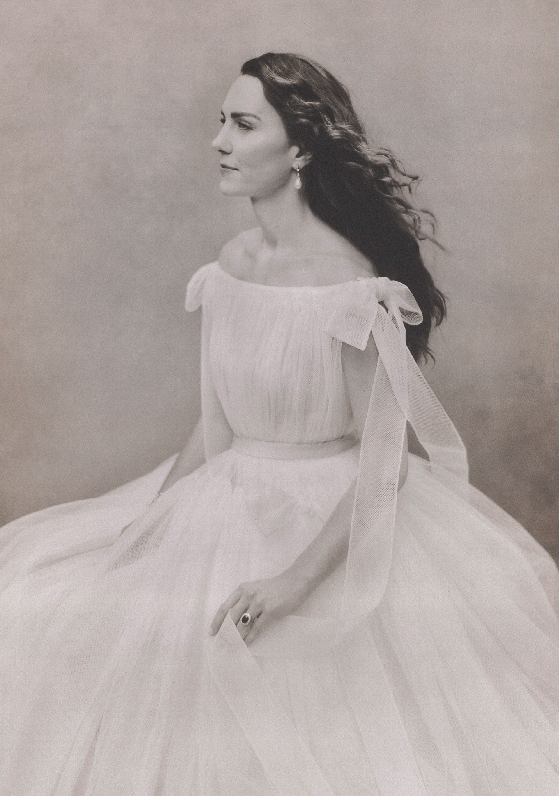 Η Κate, πριγκίπισσα της Ουαλίας, τότε δούκισσα του Κέιμπριτζ φωτογραφημένη από τον Πάολο Ροβέρσι το 2021 © Paolo Roversi.