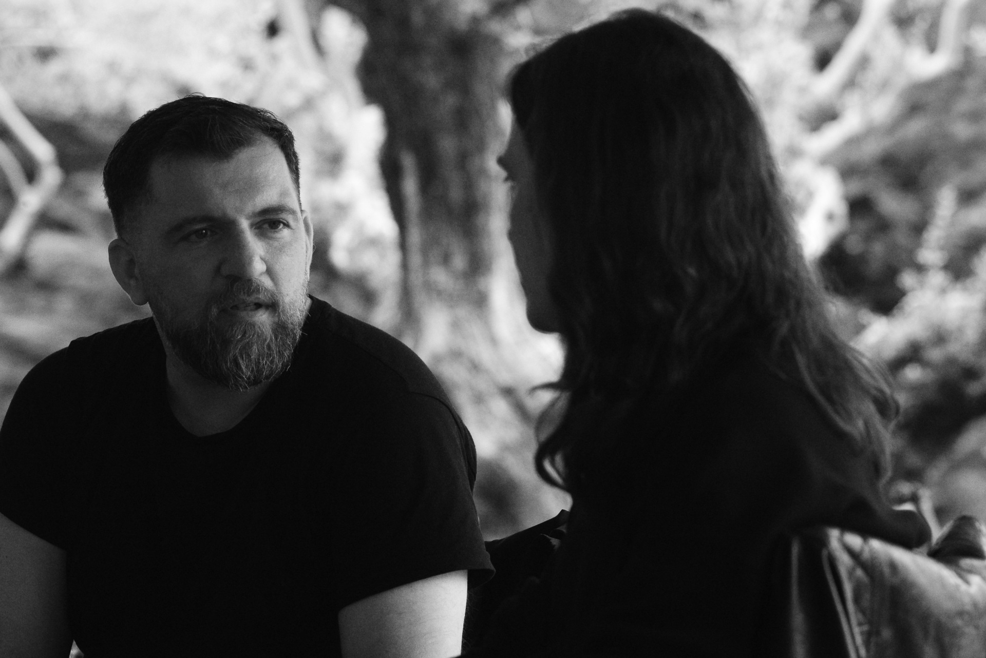 Anser: Συνέντευξη με τον ράπερ από τη Σπάρτη για τα νέα τραγούδια του, τη μουσική και τη ζωή του.